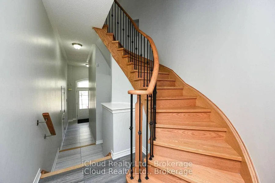 Photo 3 of 74 Gammon Crescent, Brampton, Bram West — HOMEH