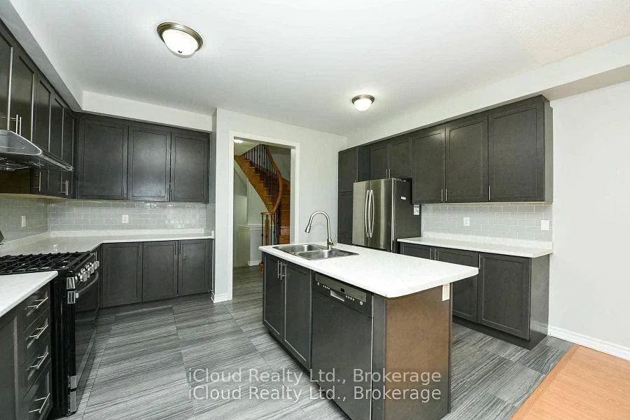 Photo 11 of 74 Gammon Crescent, Brampton, Bram West — HOMEH