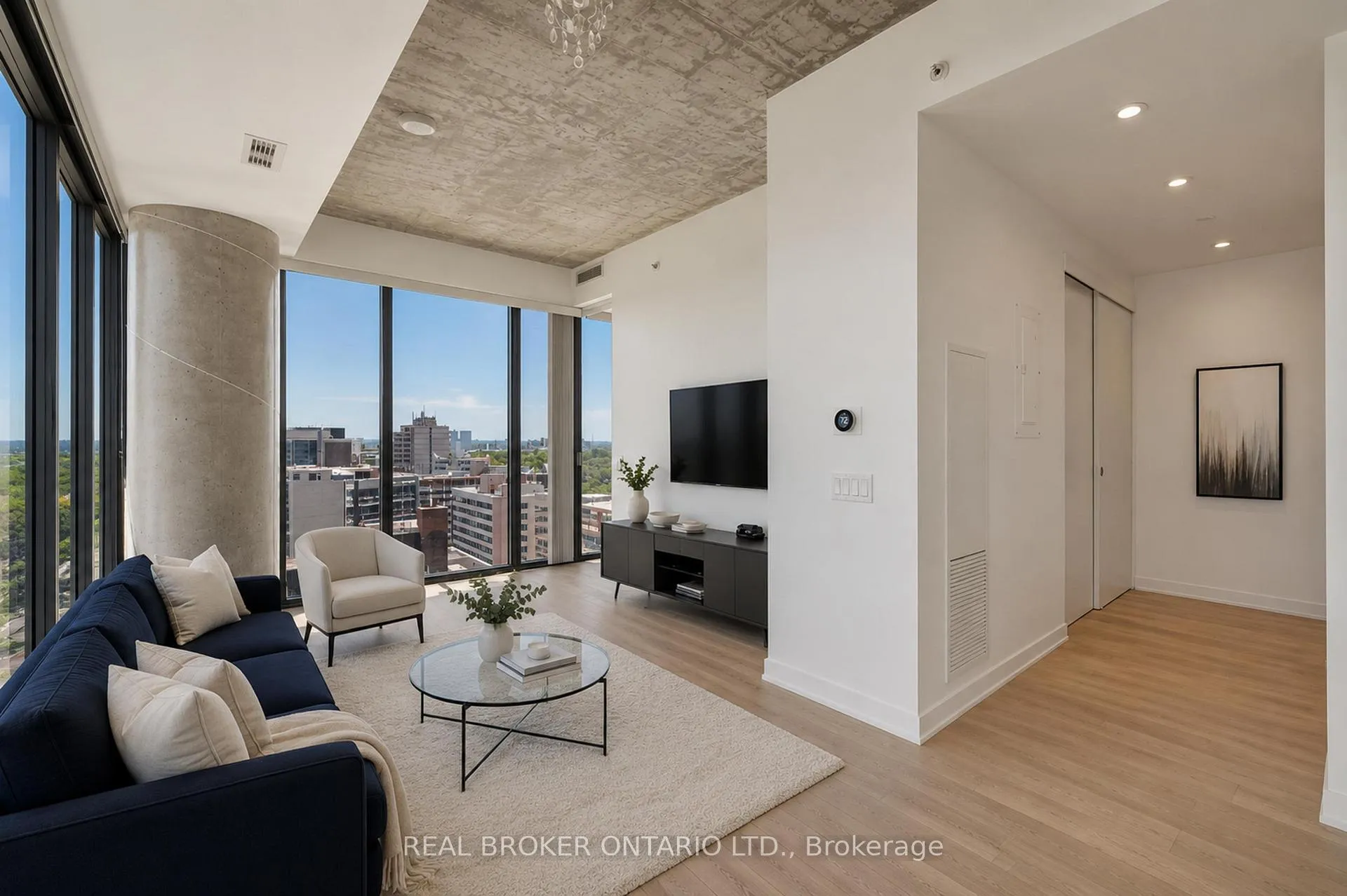 Photo 3 of Unit 1305, 185 Roehampton Avenue, Toronto, Bedford Park-Nortown — HOMEH