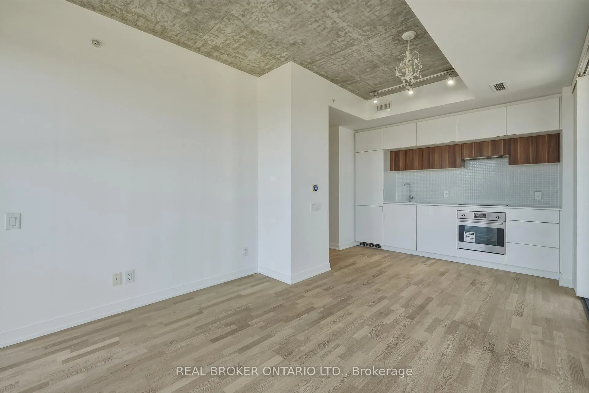 Photo 22 of Unit 1305, 185 Roehampton Avenue, Toronto, Bedford Park-Nortown — HOMEH