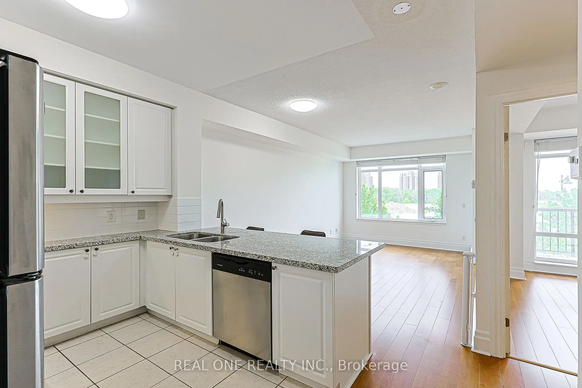 Photo 10 of Unit 214, 111 Upper Duke Crescent, Markham, Unionville — HOMEH