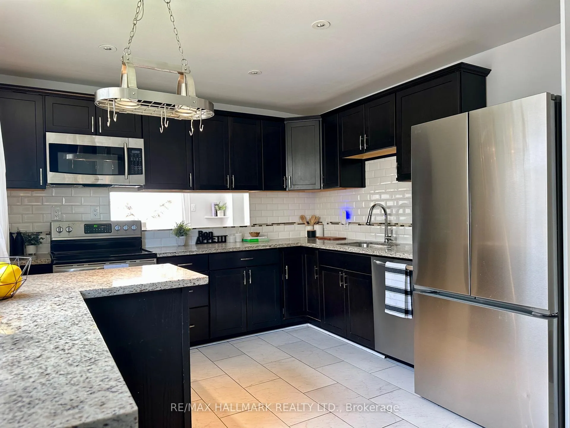 Photo 10 of 1833 Shadybrook Drive, Pickering, Amberlea — HOMEH