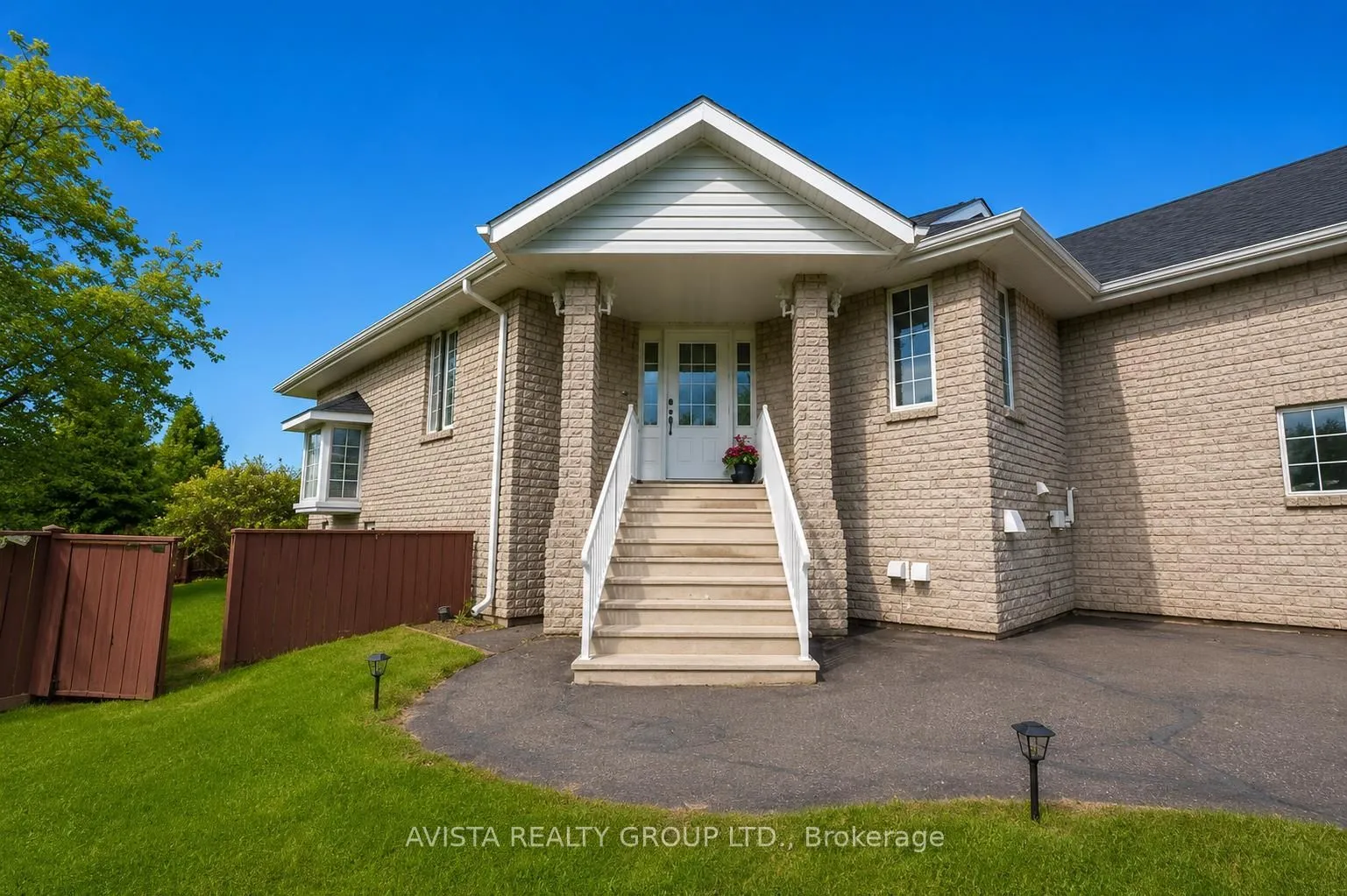 Photo 2 of 401 Tuscany Drive, Thunder Bay, Dawson Heights — HOMEH