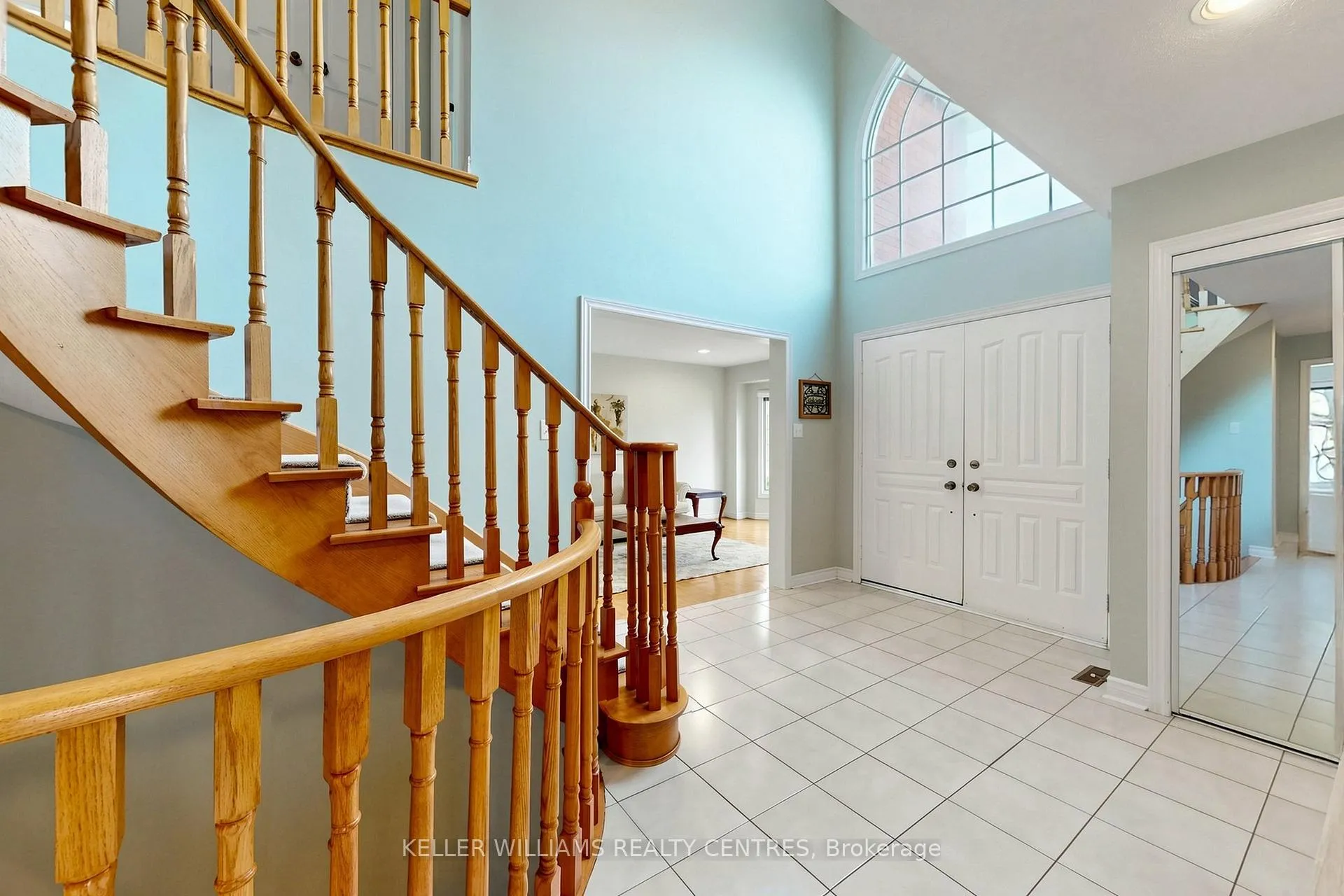 Photo 4 of 69 Gilbank Drive, Aurora, Aurora Heights — HOMEH