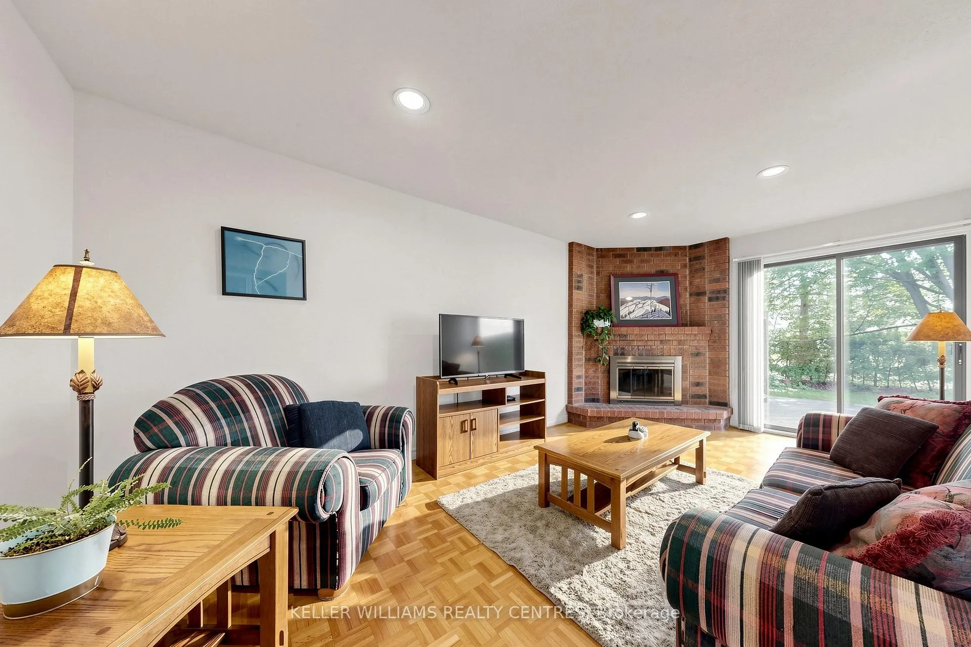 Photo 14 of 69 Gilbank Drive, Aurora, Aurora Heights — HOMEH
