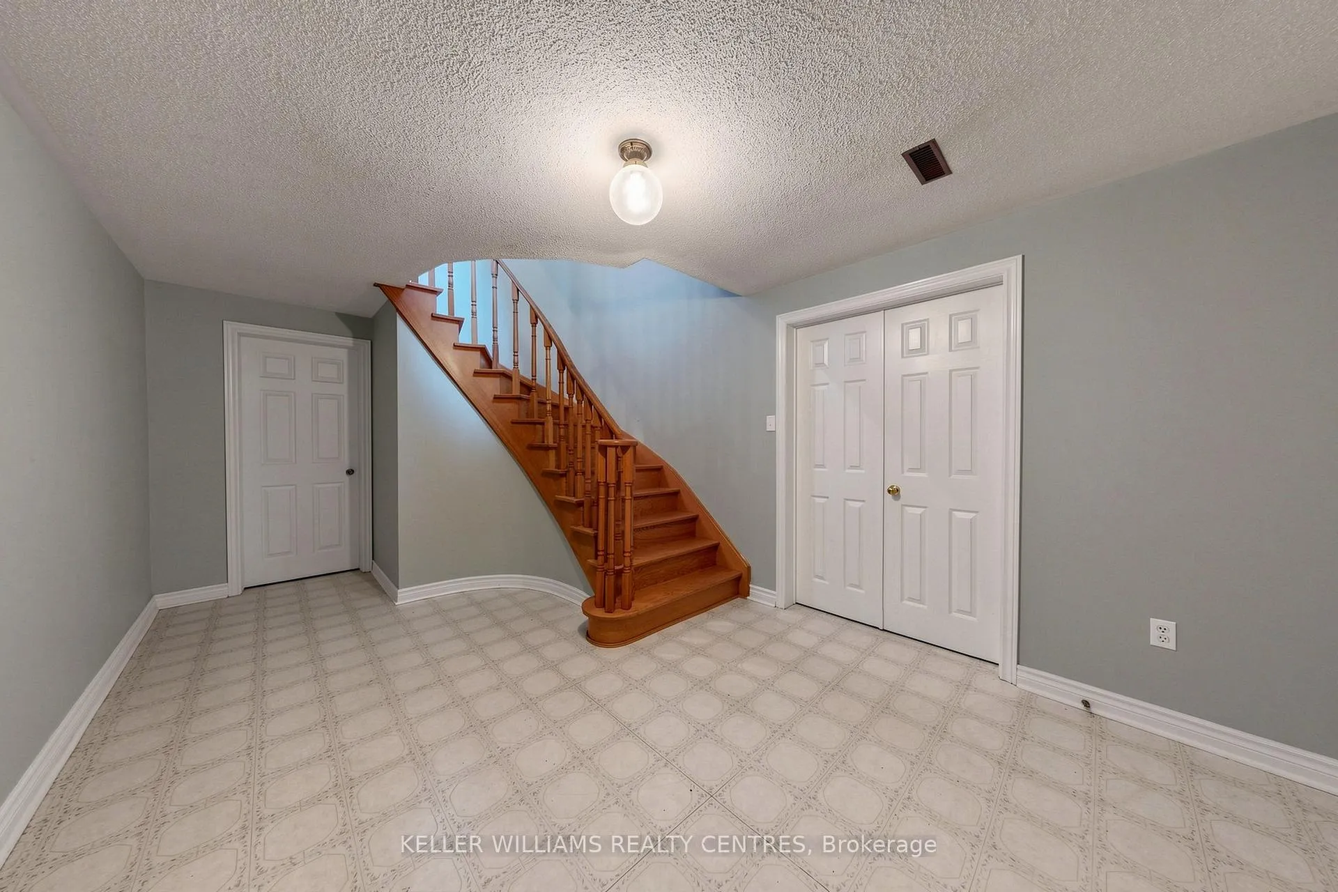 Photo 30 of 69 Gilbank Drive, Aurora, Aurora Heights — HOMEH