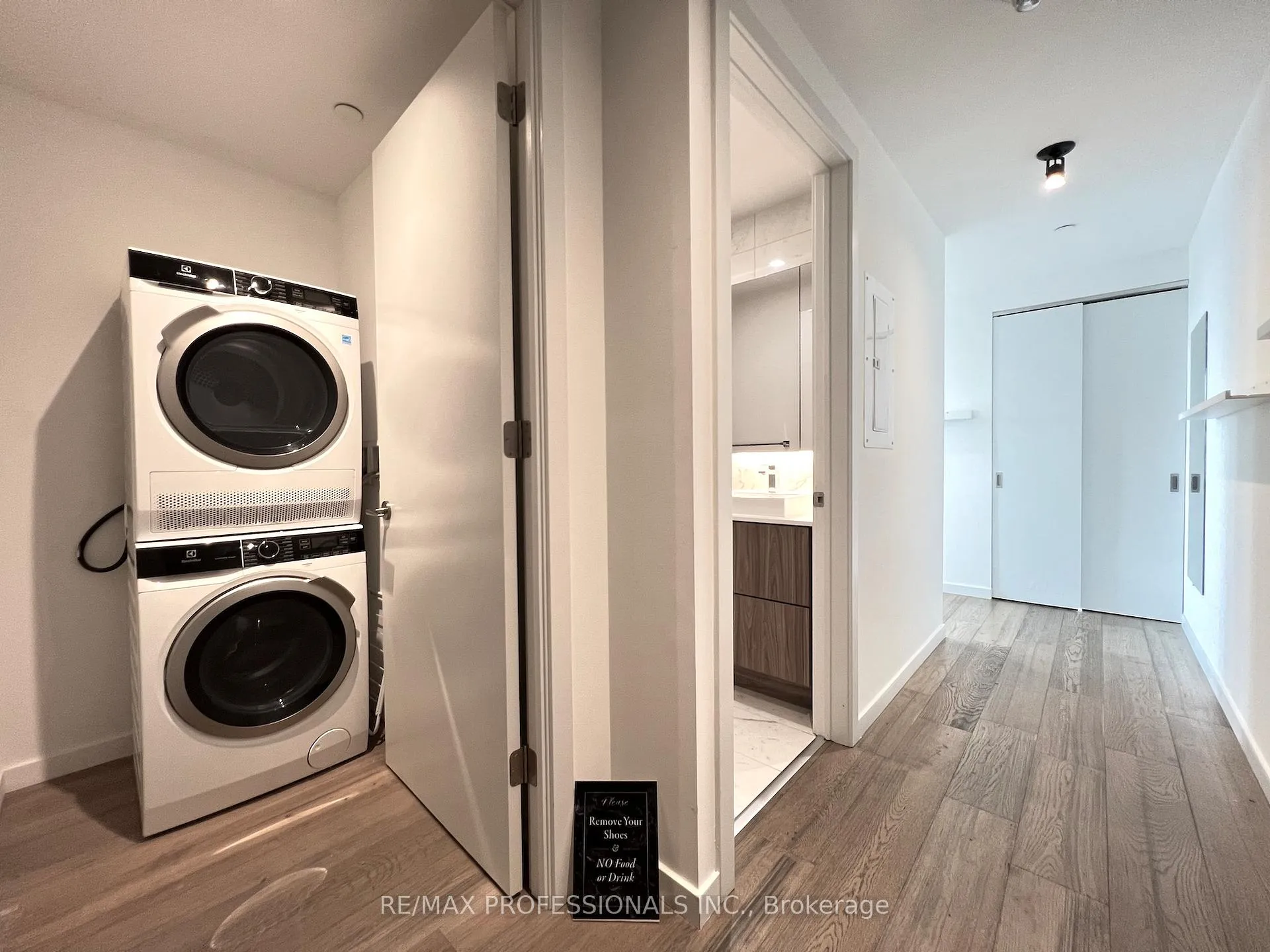 Photo 6 of Unit 619, 7 Smith Crescent, Etobicoke, Stonegate-Queensway — HOMEH