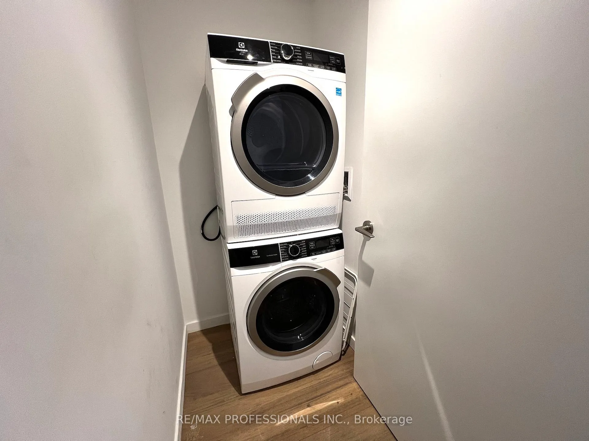 Photo 7 of Unit 619, 7 Smith Crescent, Etobicoke, Stonegate-Queensway — HOMEH
