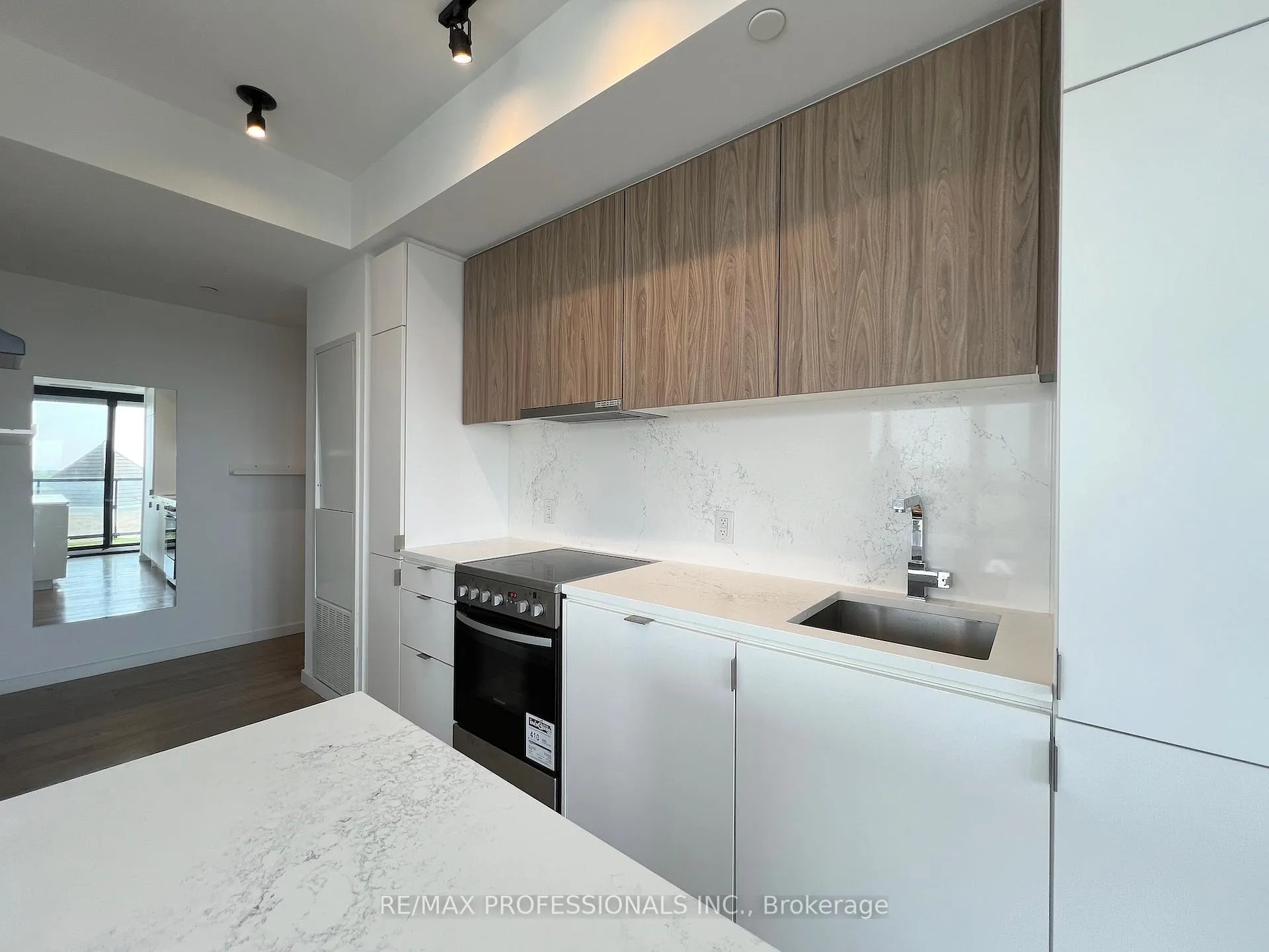 Photo 12 of Unit 619, 7 Smith Crescent, Etobicoke, Stonegate-Queensway — HOMEH