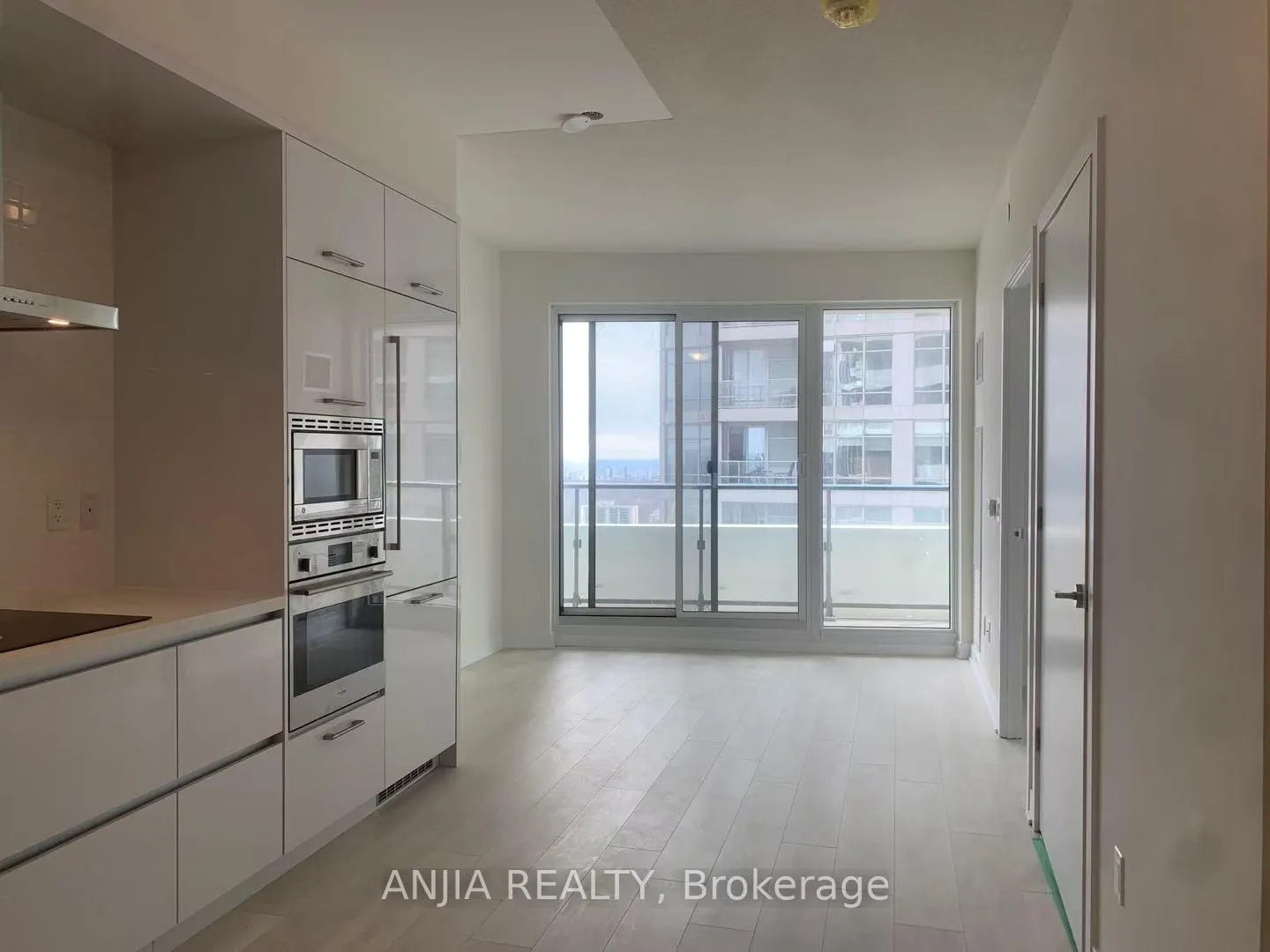 Photo 2 of Unit 3204, 2221 Yonge Yonge Street, Toronto, Mount Pleasant West — HOMEH