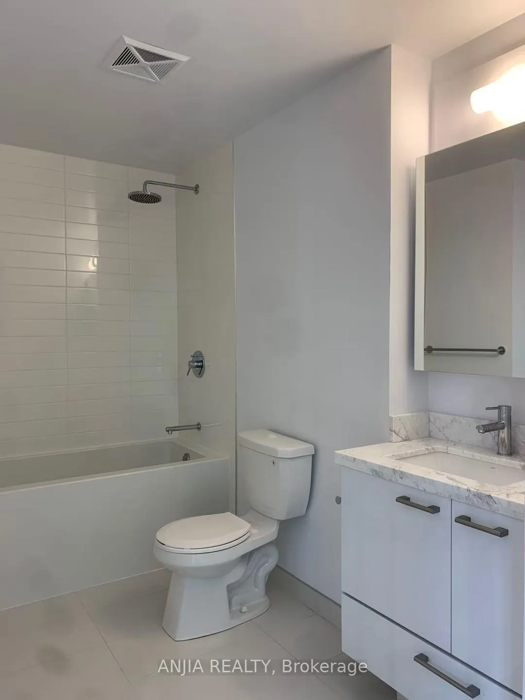 Photo 6 of Unit 3204, 2221 Yonge Yonge Street, Toronto, Mount Pleasant West — HOMEH