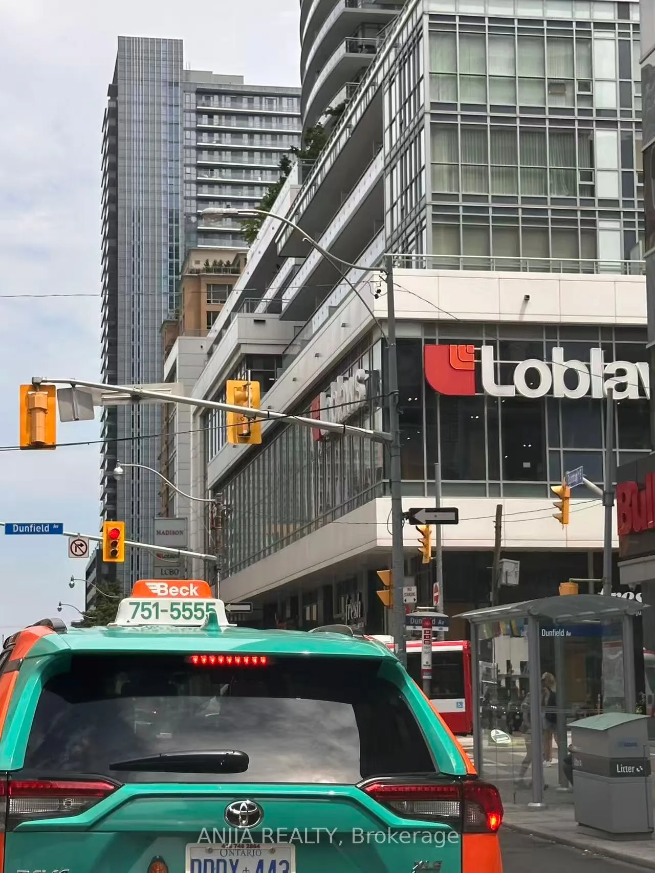 Photo 8 of Unit 3204, 2221 Yonge Yonge Street, Toronto, Mount Pleasant West — HOMEH