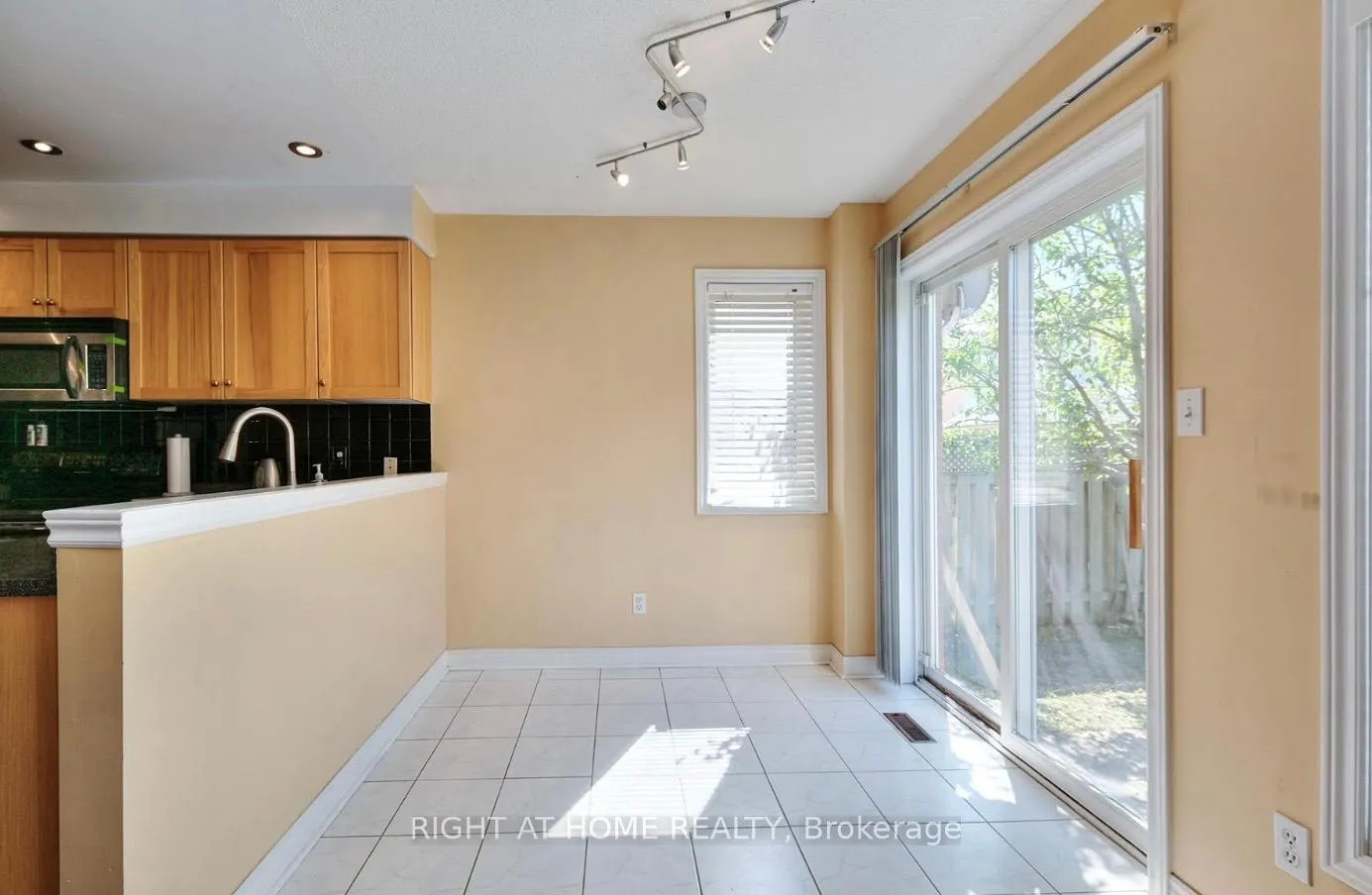 Photo 11 of 14 Weatherell Drive, Brampton, Fletcher's Meadow — HOMEH