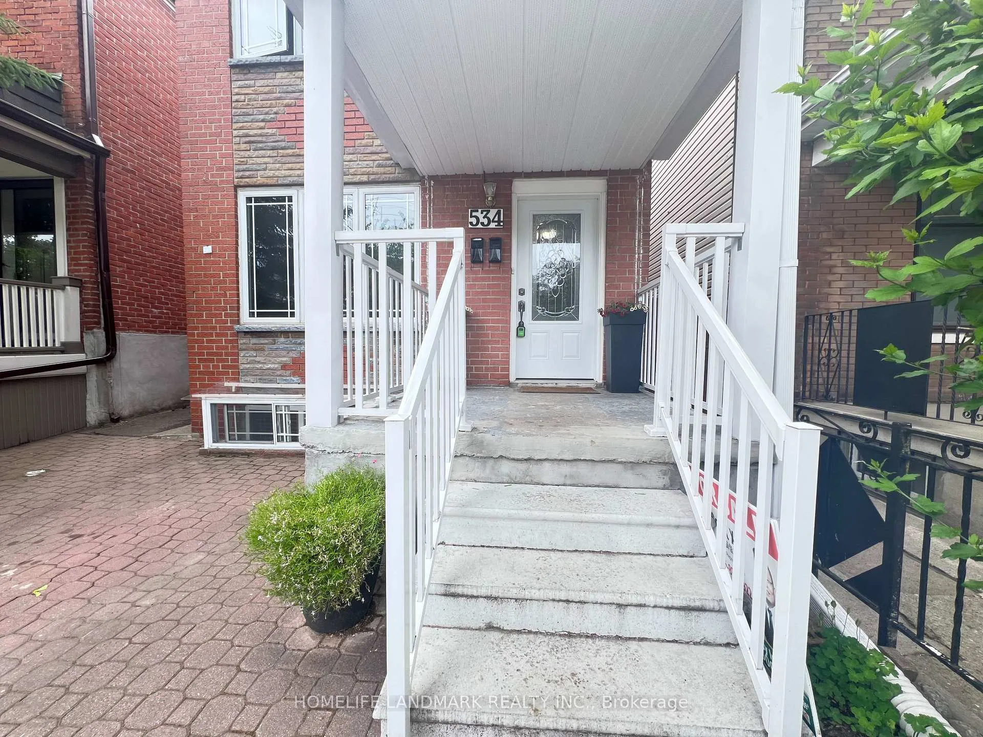 Photo 5 of 534 Saint Clarens Avenue, Toronto, Dovercourt-Wallace Emerson-Junction — HOMEH