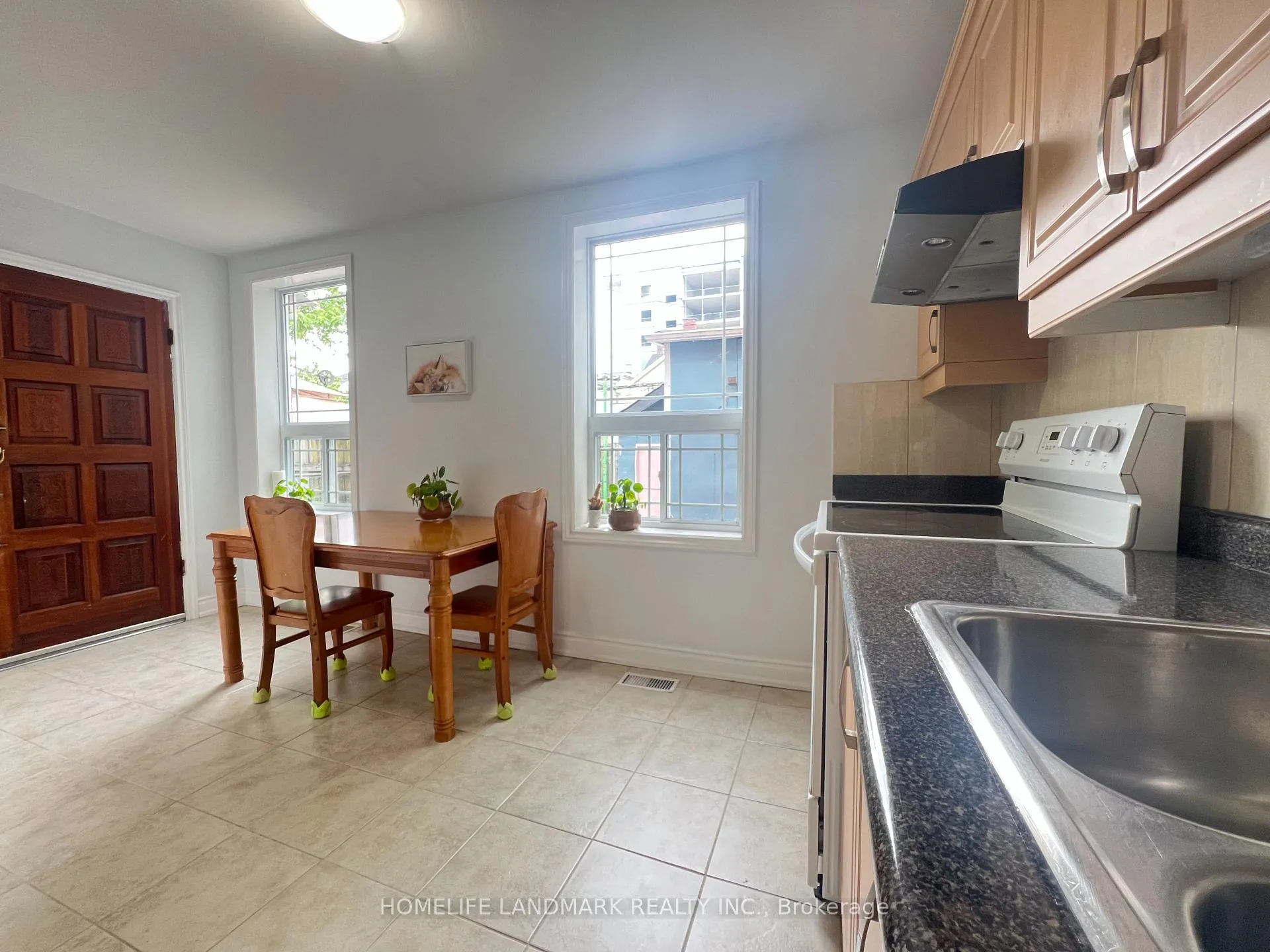 Photo 7 of 534 Saint Clarens Avenue, Toronto, Dovercourt-Wallace Emerson-Junction — HOMEH