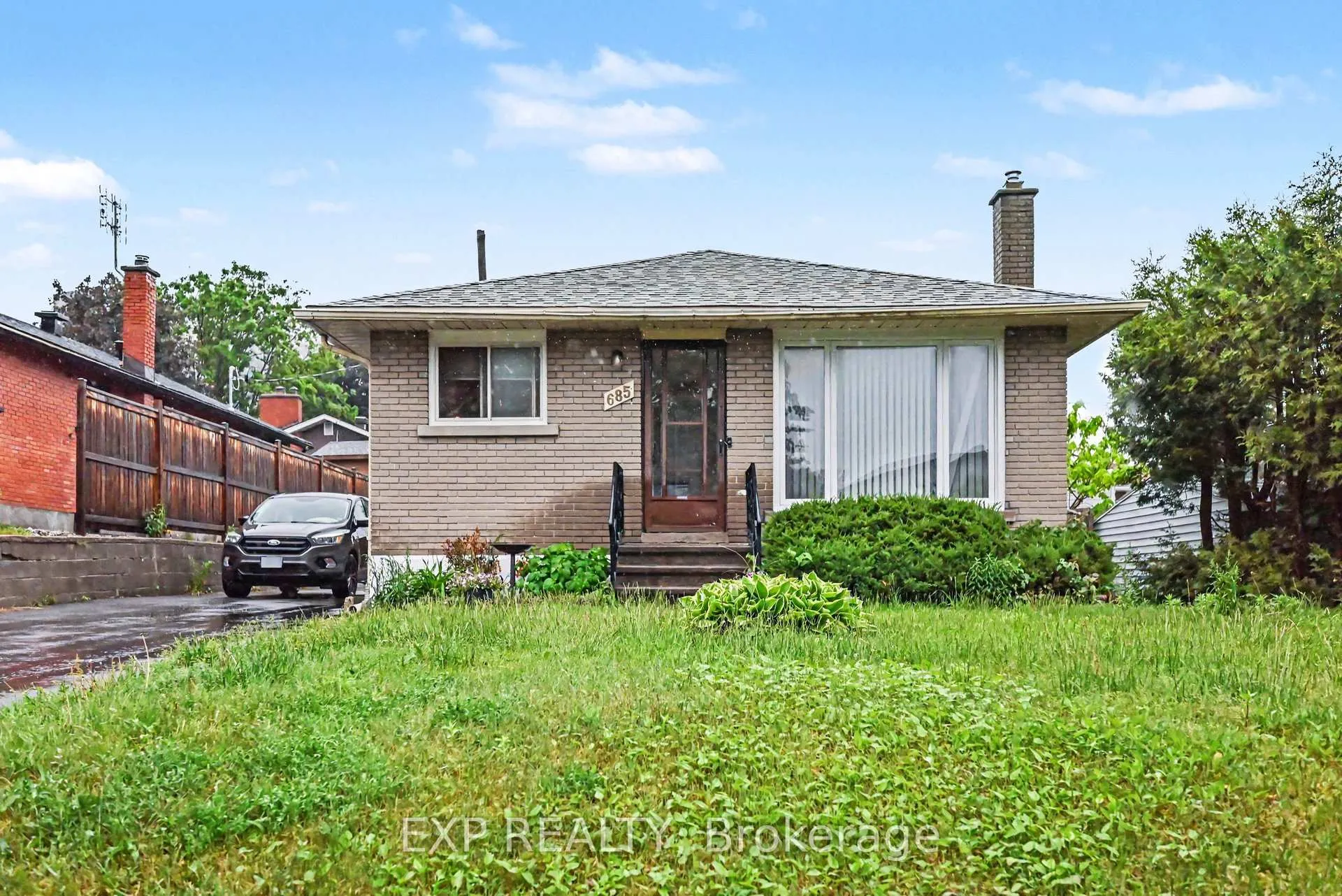 Photo 2 of 685 Crystal Street, Ottawa, Carson Meadows — HOMEH