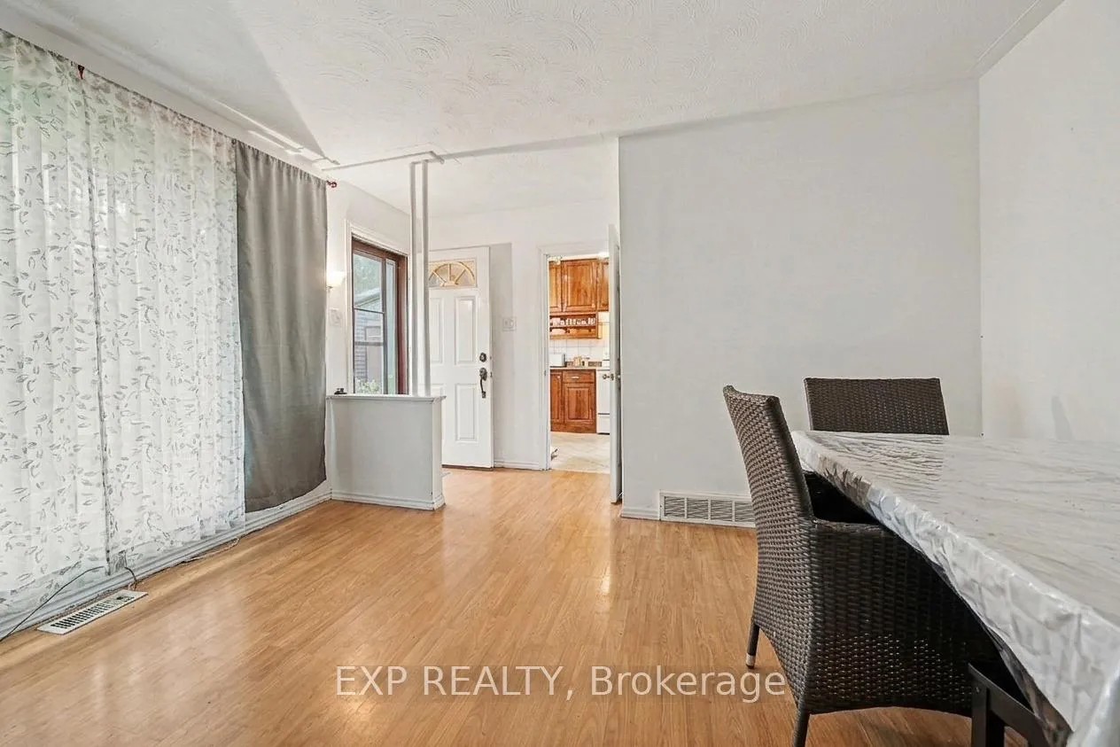 Photo 4 of 685 Crystal Street, Ottawa, Carson Meadows — HOMEH