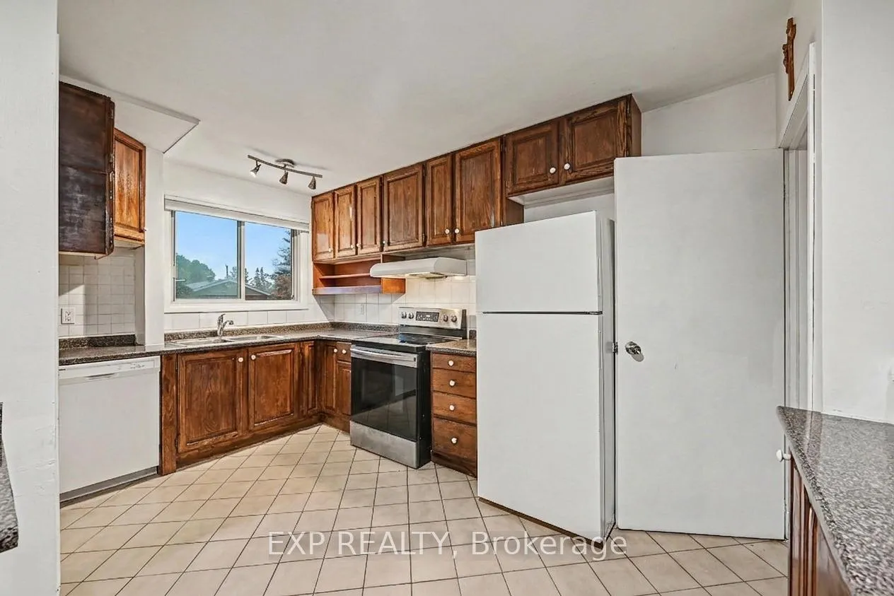 Photo 7 of 685 Crystal Street, Ottawa, Carson Meadows — HOMEH