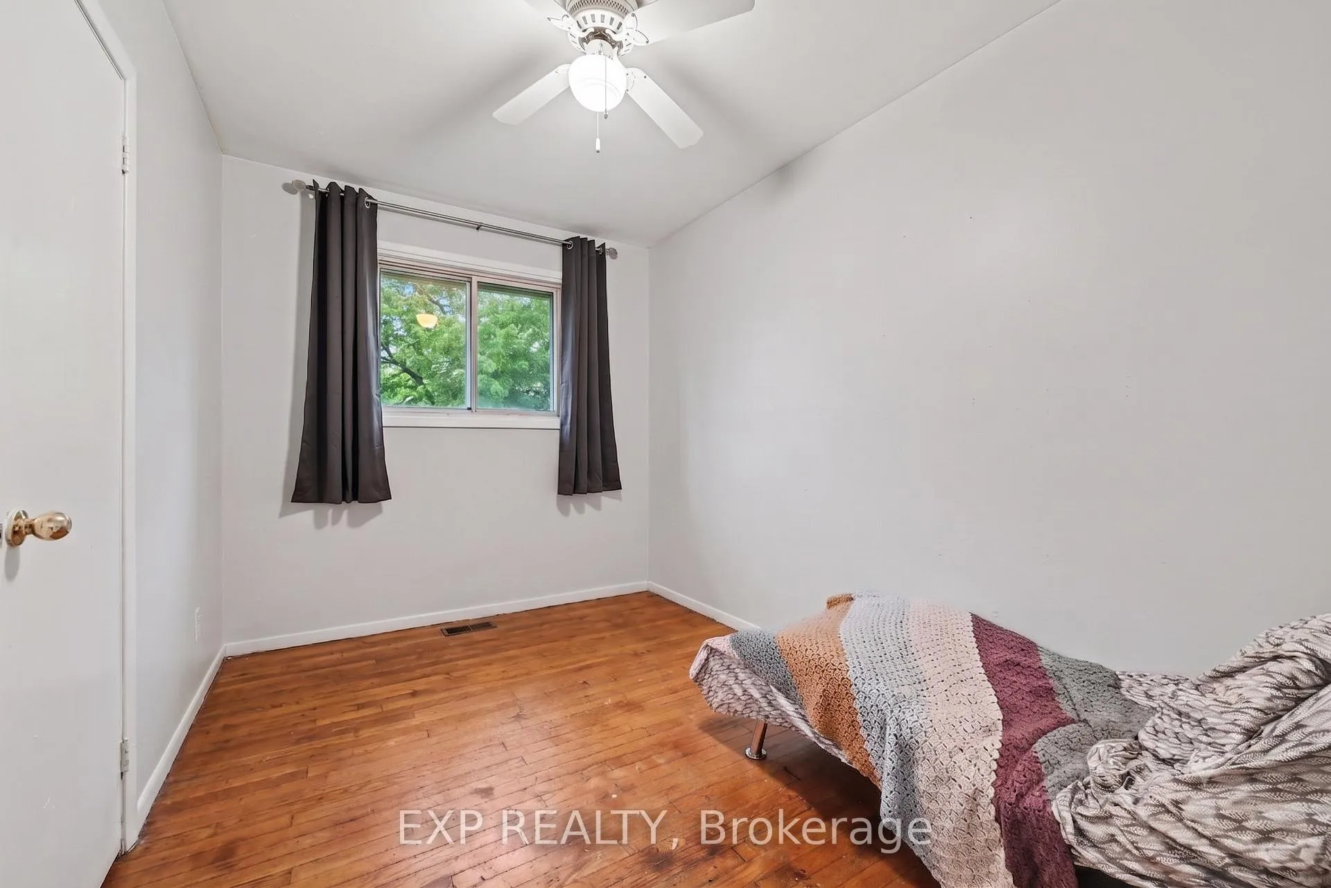 Photo 10 of 685 Crystal Street, Ottawa, Carson Meadows — HOMEH