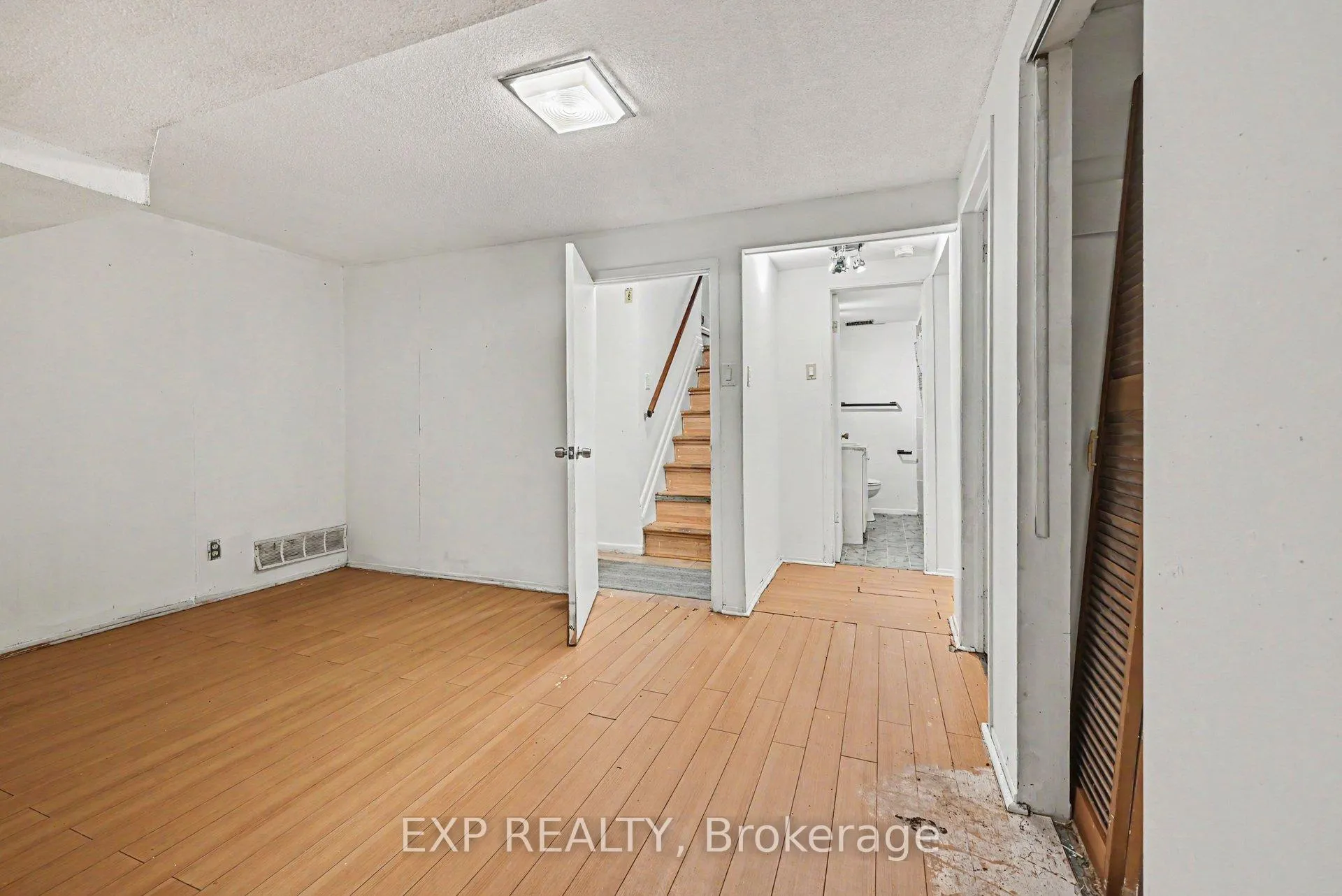 Photo 13 of 685 Crystal Street, Ottawa, Carson Meadows — HOMEH