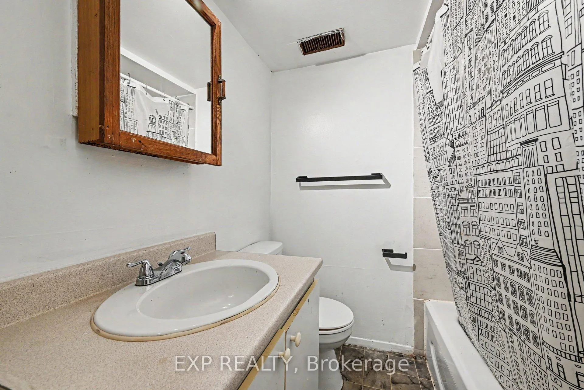 Photo 17 of 685 Crystal Street, Ottawa, Carson Meadows — HOMEH