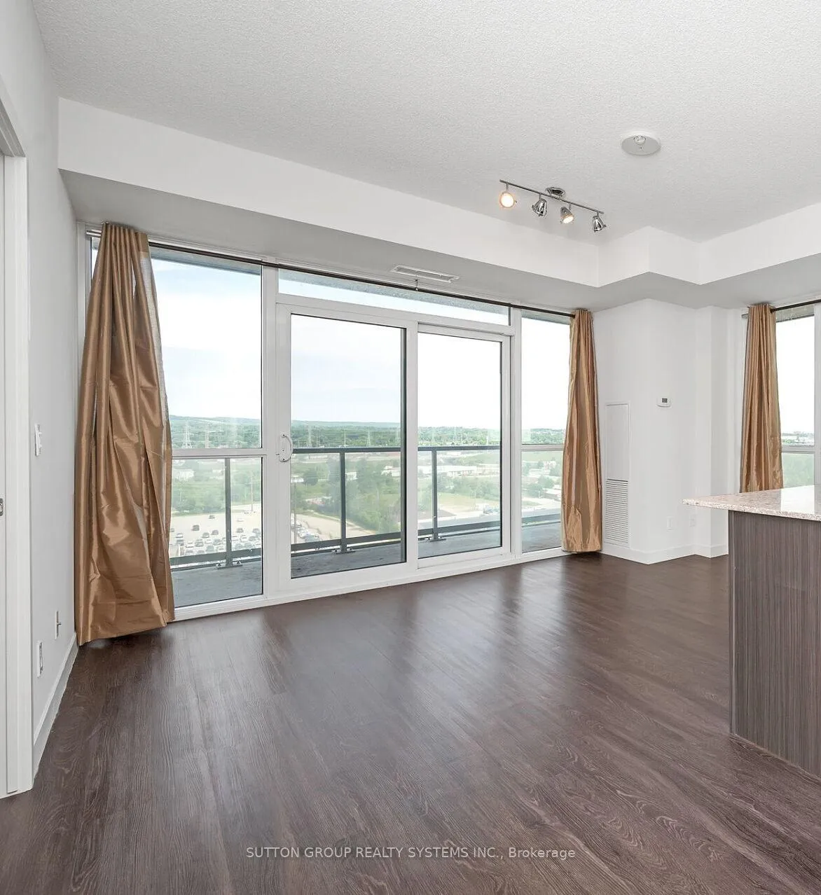 Photo 6 of Unit 1409, 2087 Fairview Street, Burlington, Brant — HOMEH