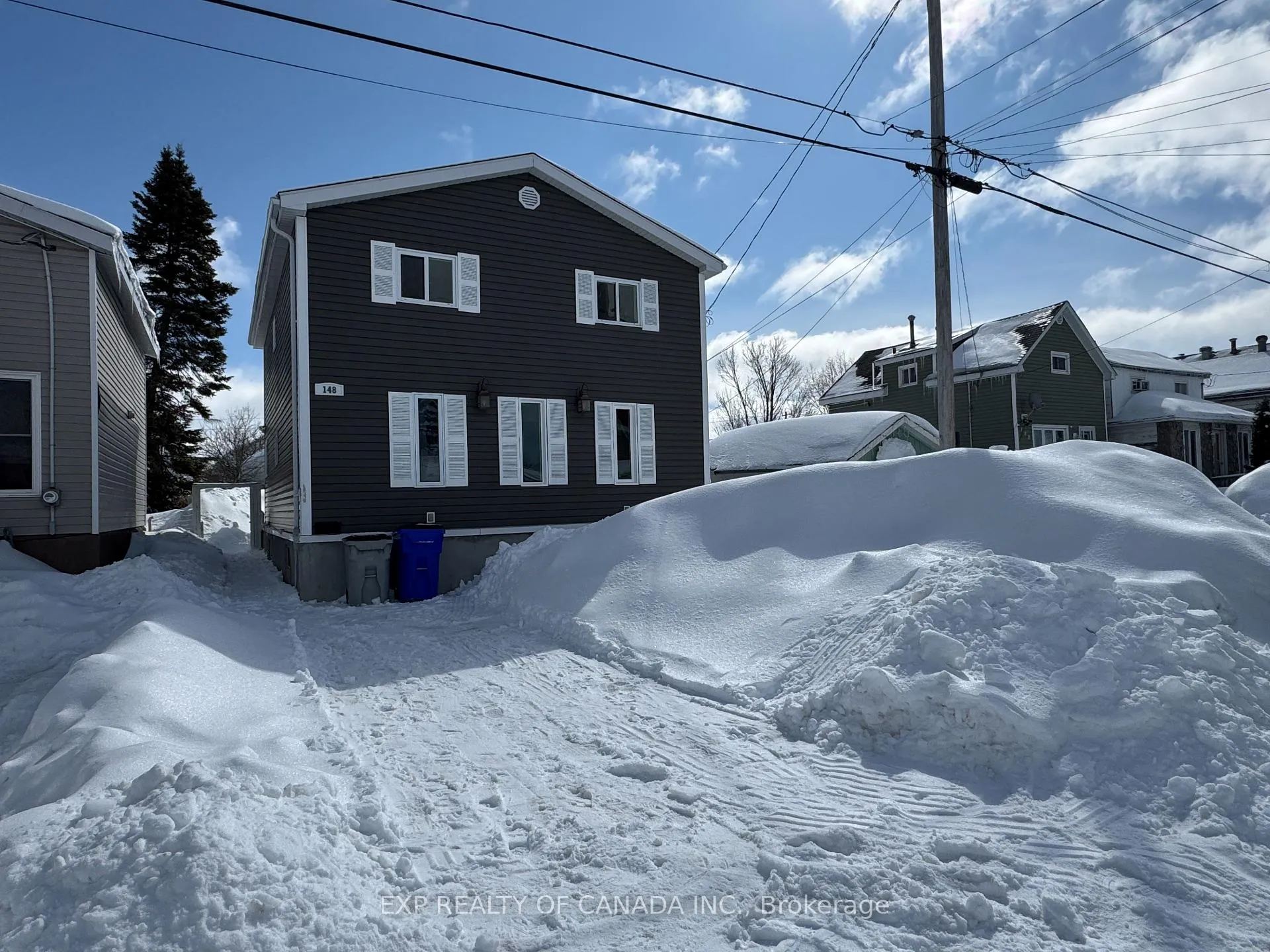 Front of 148 Elm Street N