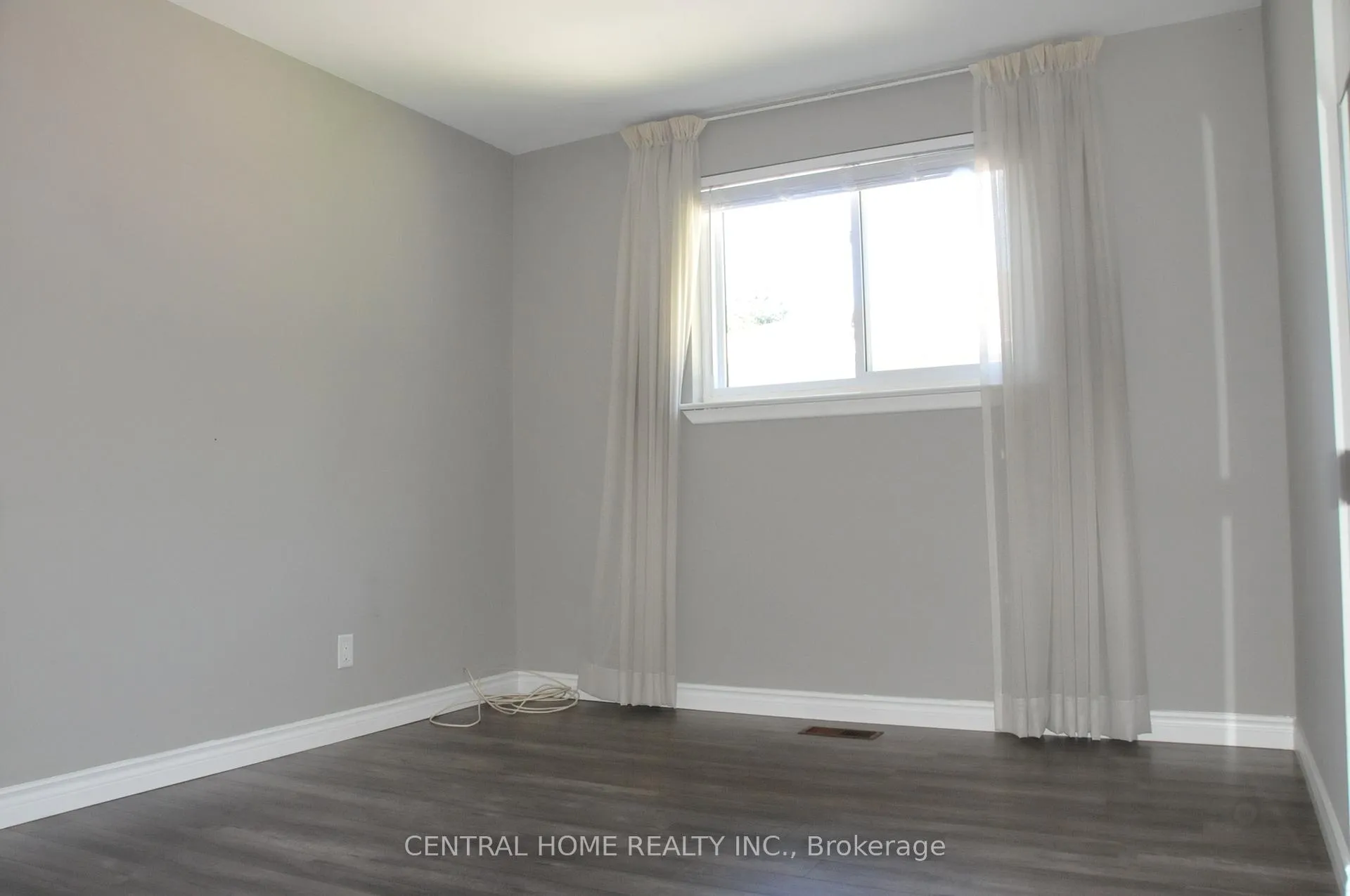 Photo 6 of 66 Collins Crescent, Aurora, Aurora Heights — HOMEH