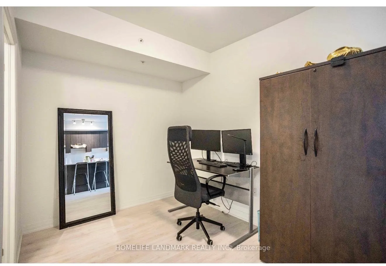 Photo 3 of Unit 603, 408 Browns Line, Etobicoke, Alderwood — HOMEH