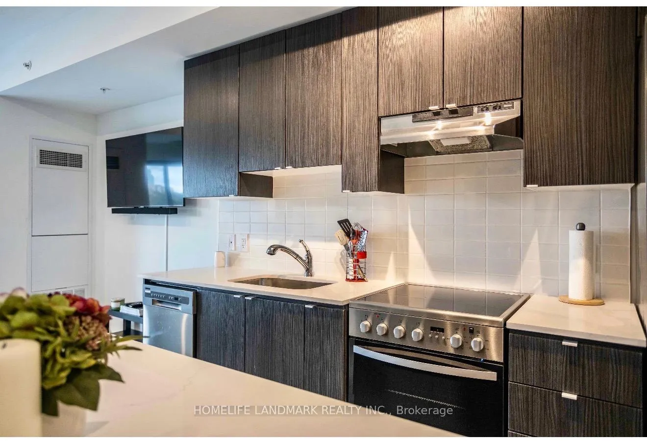 Photo 9 of Unit 603, 408 Browns Line, Etobicoke, Alderwood — HOMEH