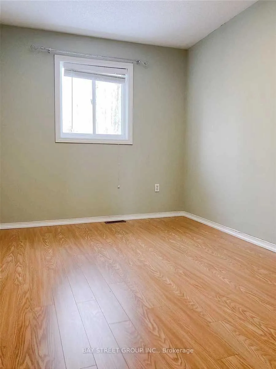 Photo 4 of 70 Twigg Drive, Ajax, Central — HOMEH