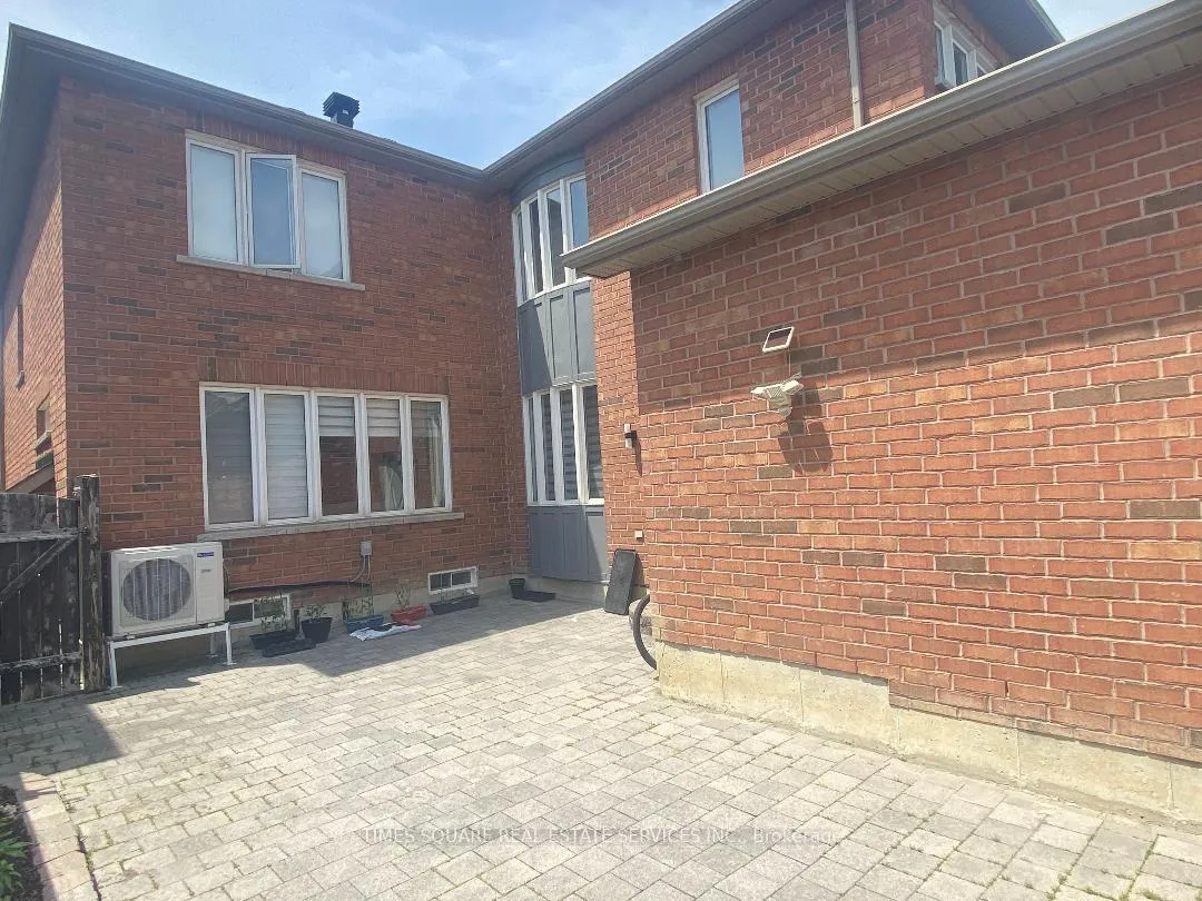 Photo 3 of 9 Quail Hollow, Markham, Cornell — HOMEH