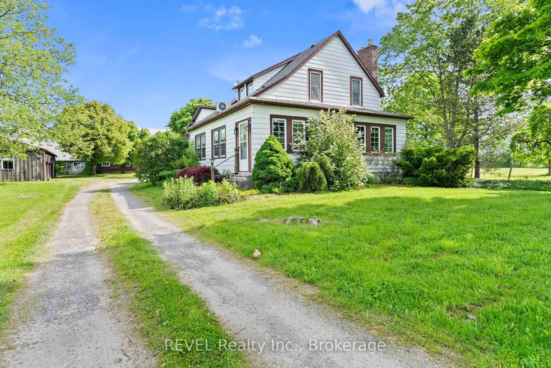 Photo 1 of 10111 Mcleod Road, Niagara Falls, Forestview — HOMEH