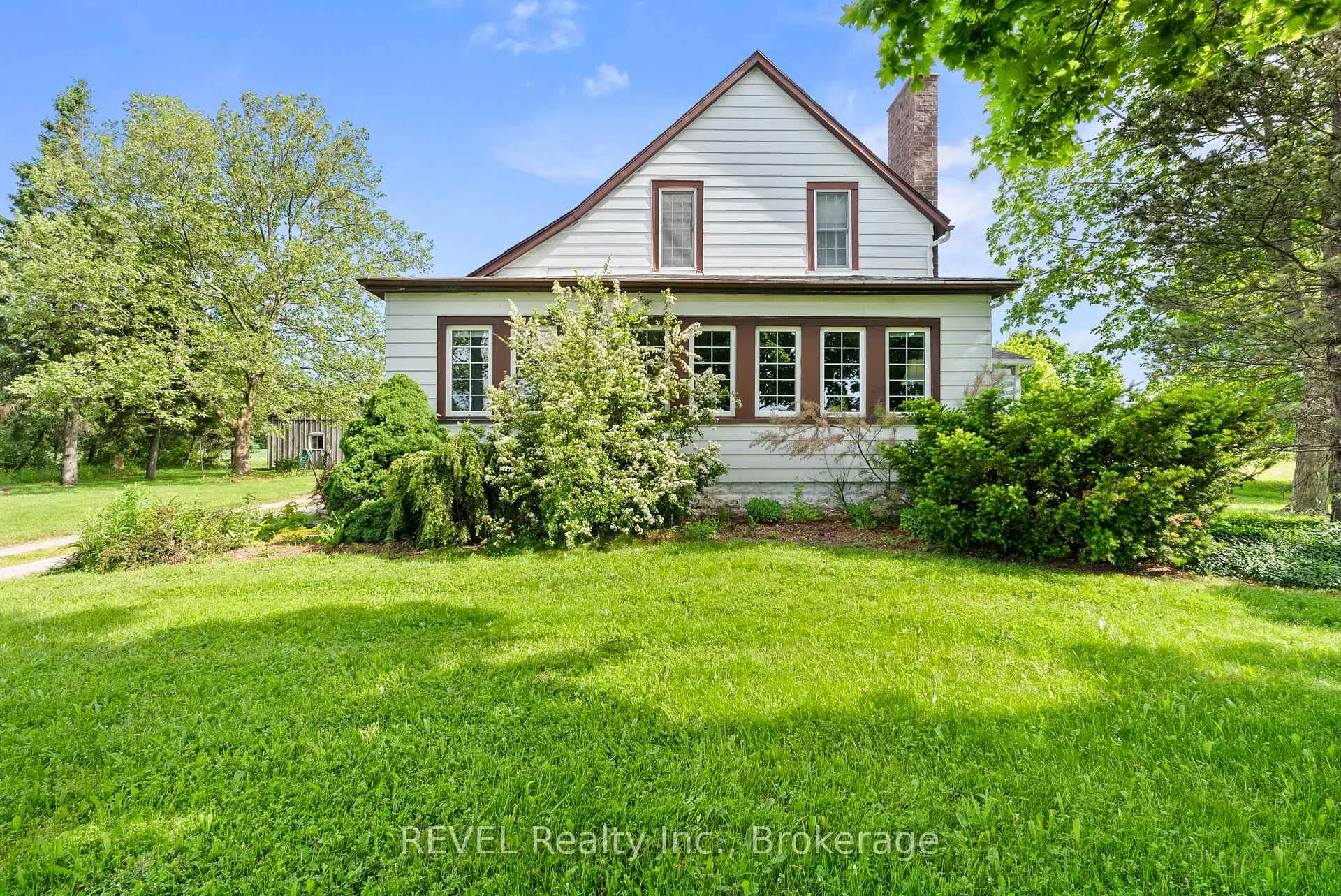 Photo 2 of 10111 Mcleod Road, Niagara Falls, Forestview — HOMEH