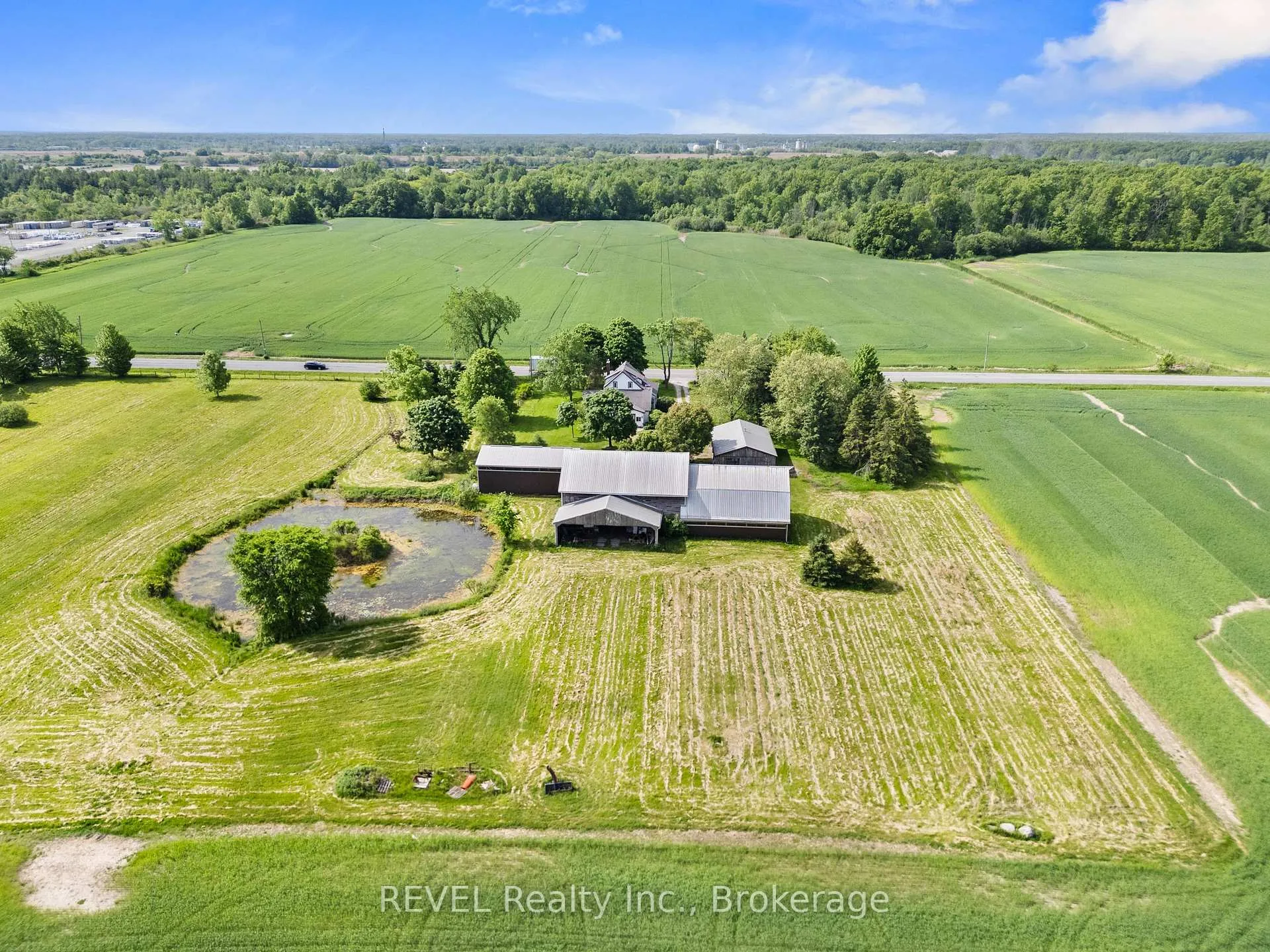 Photo 4 of 10111 Mcleod Road, Niagara Falls, Forestview — HOMEH