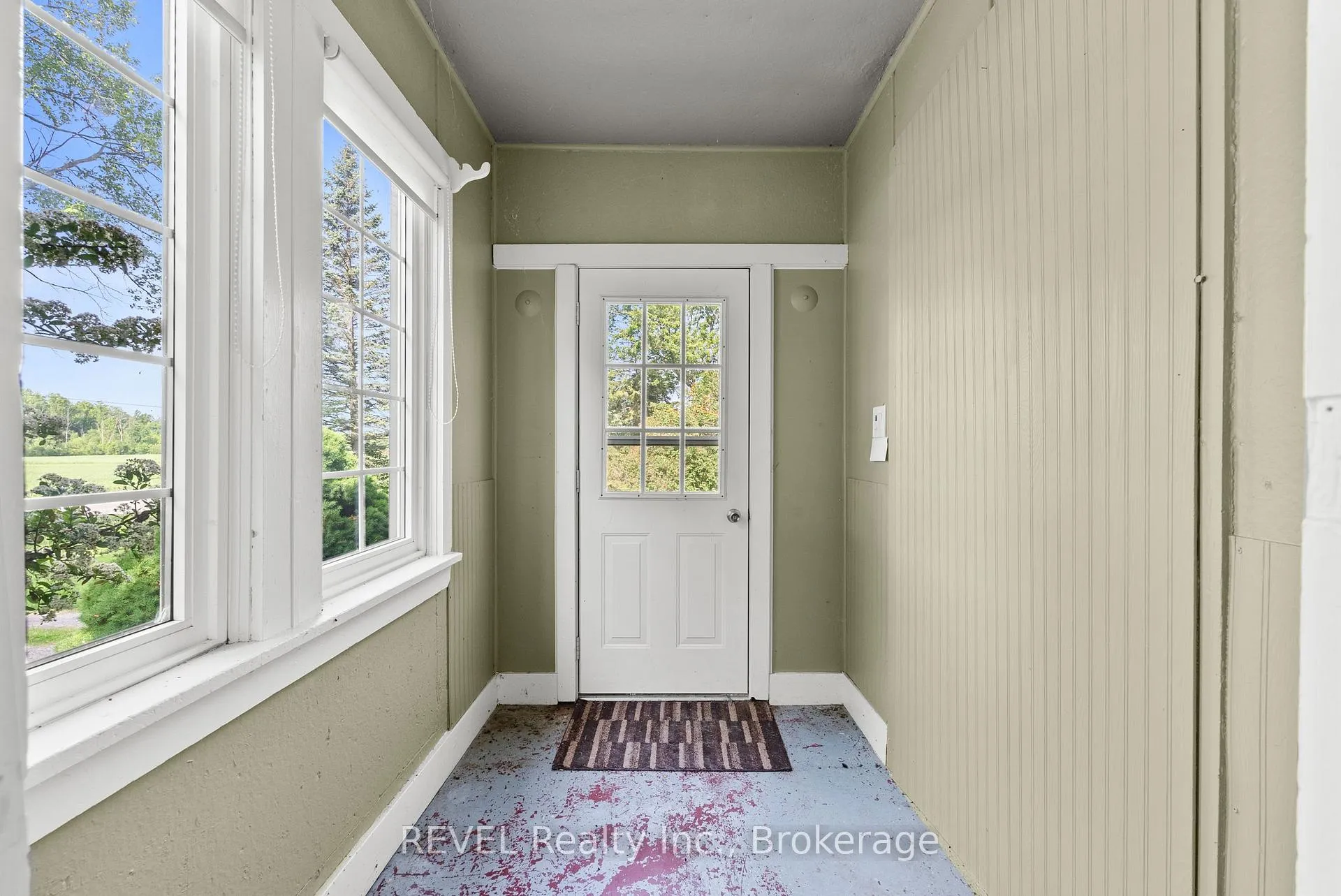 Photo 5 of 10111 Mcleod Road, Niagara Falls, Forestview — HOMEH
