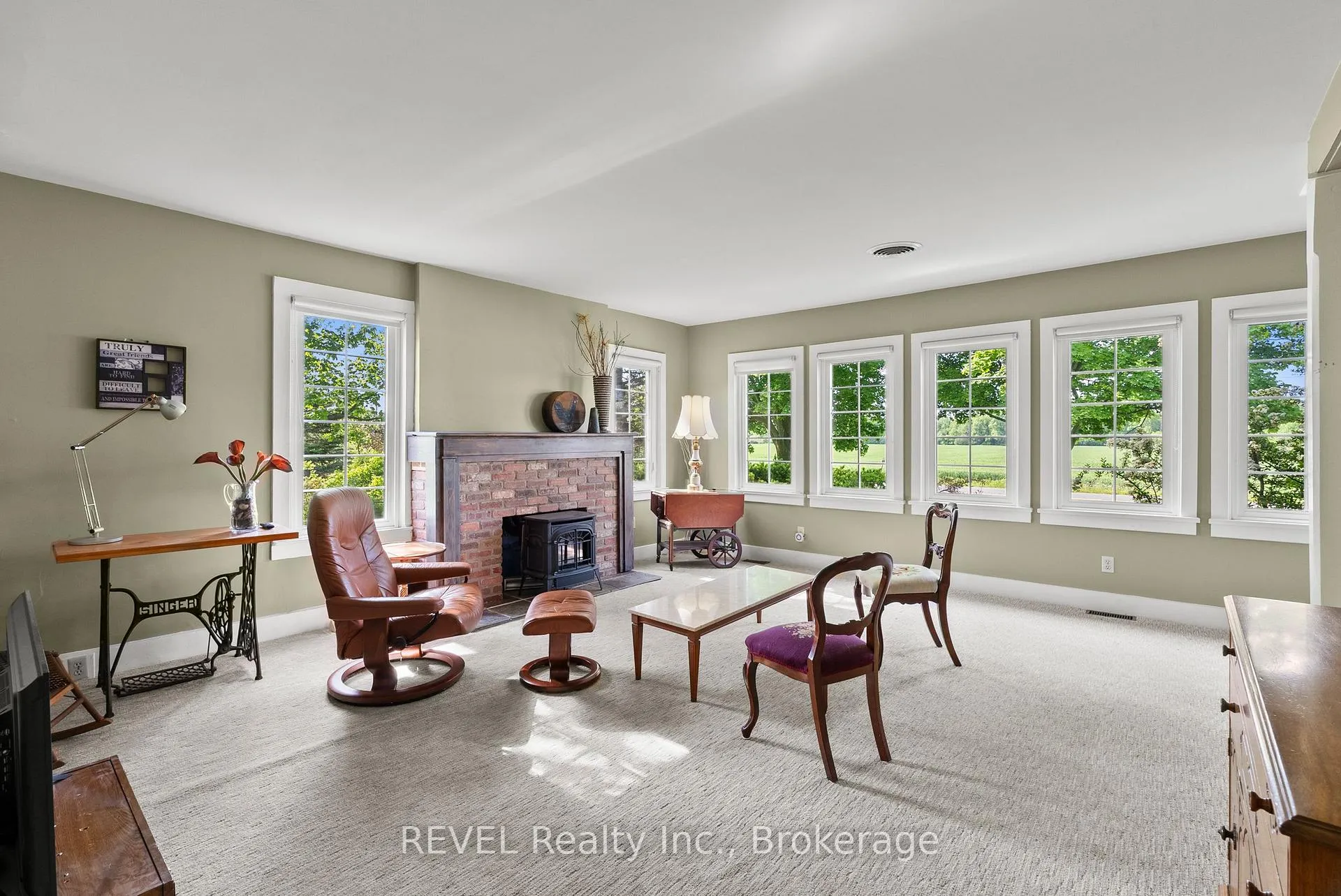 Photo 7 of 10111 Mcleod Road, Niagara Falls, Forestview — HOMEH