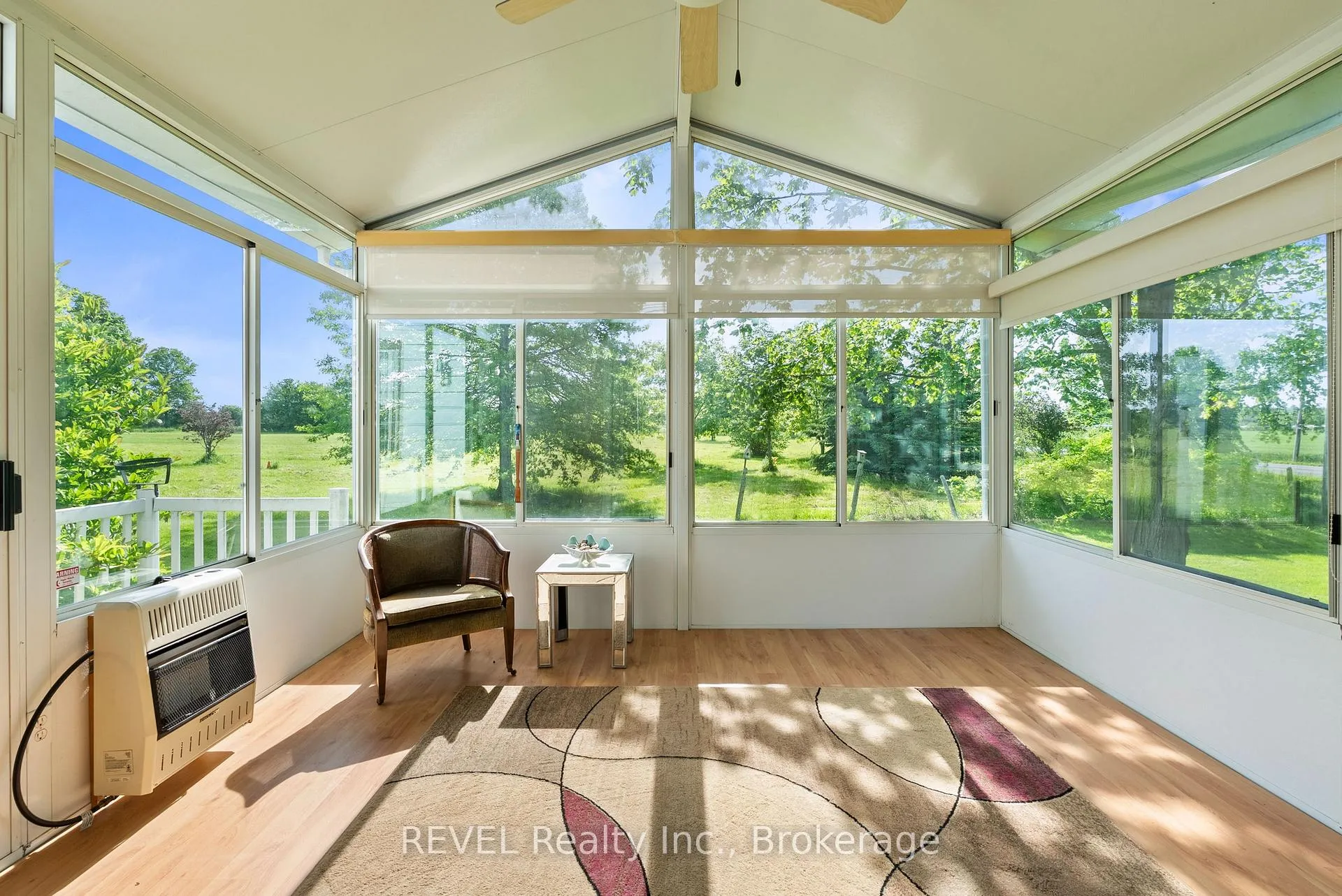 Photo 11 of 10111 Mcleod Road, Niagara Falls, Forestview — HOMEH