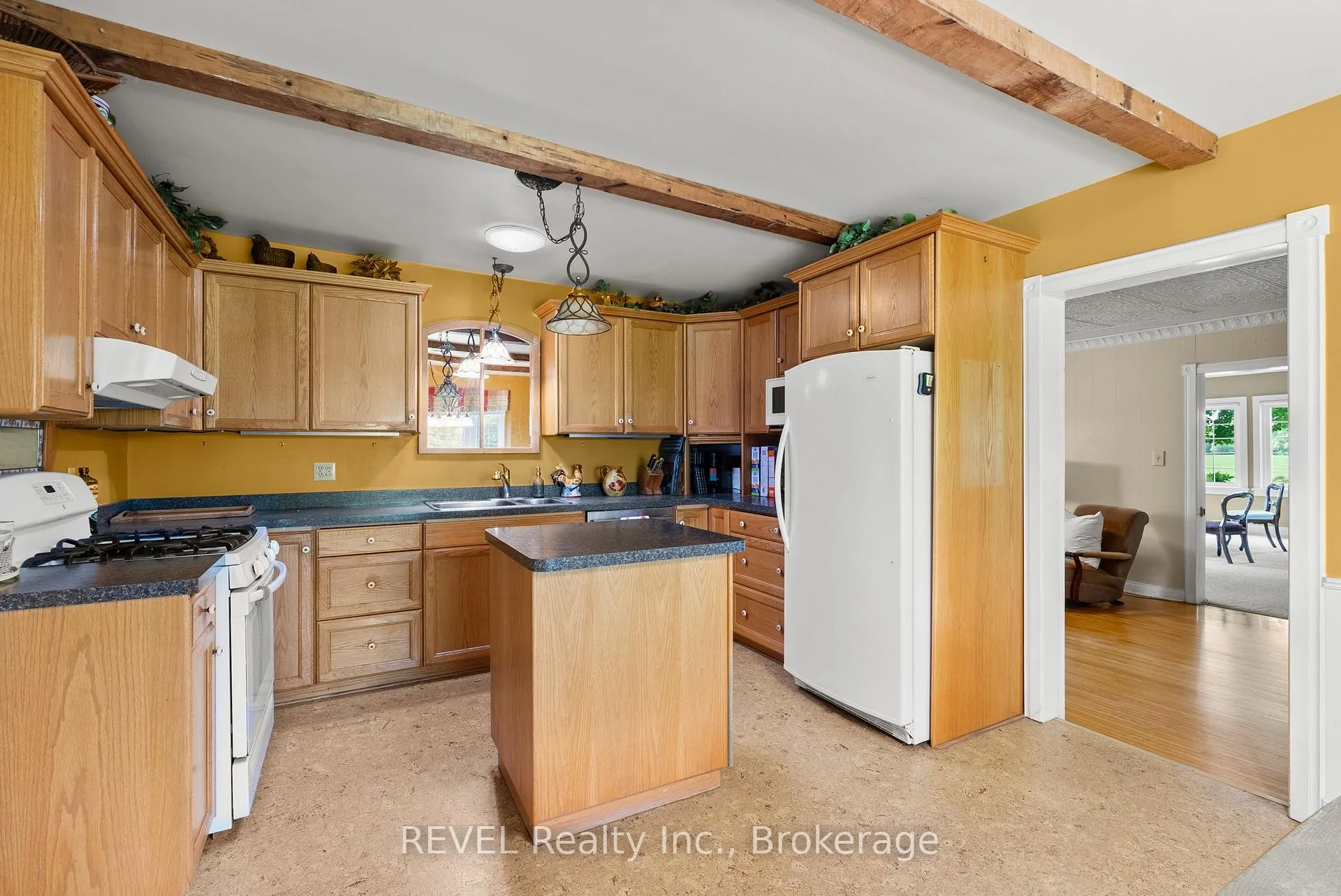 Photo 12 of 10111 Mcleod Road, Niagara Falls, Forestview — HOMEH