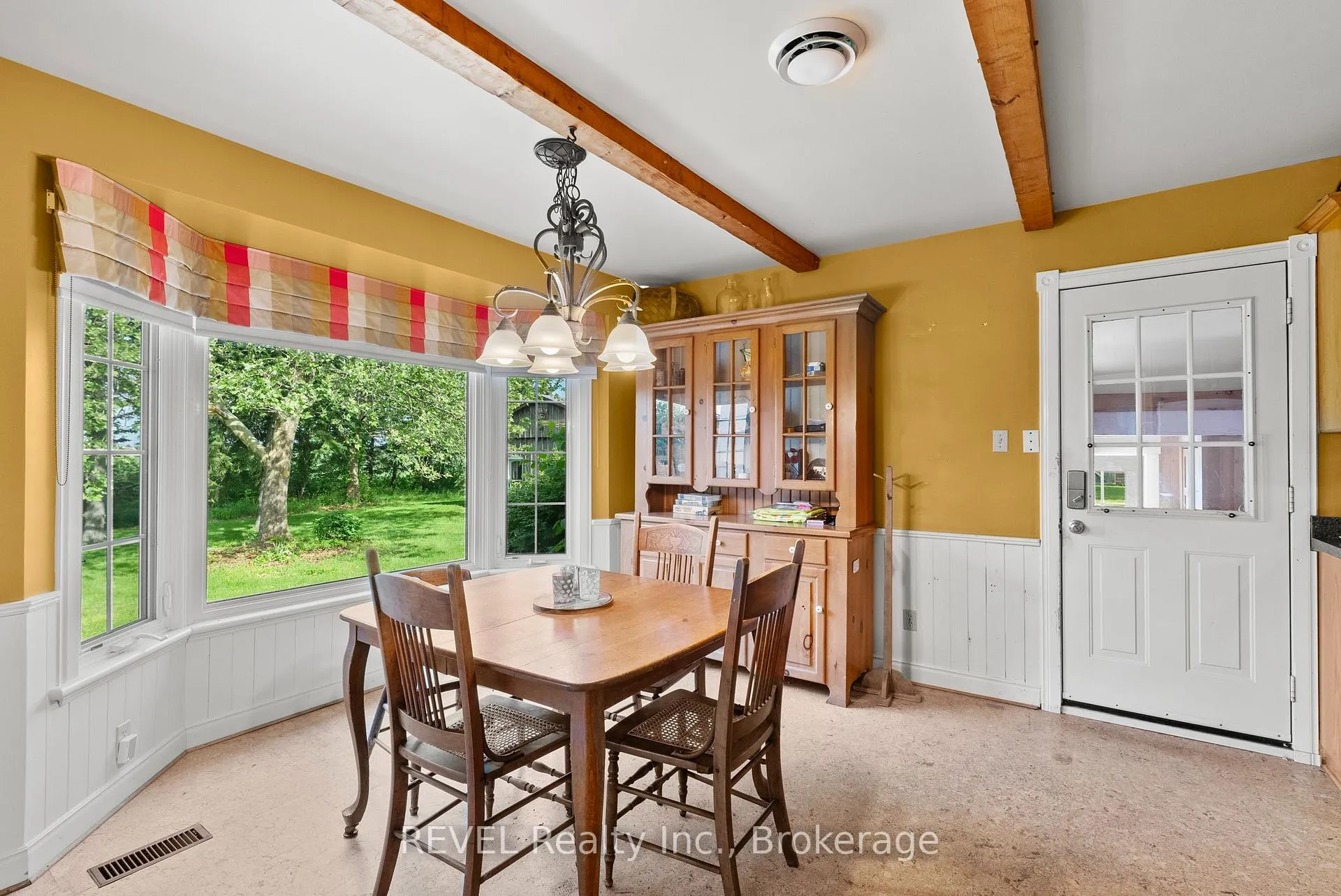 Photo 15 of 10111 Mcleod Road, Niagara Falls, Forestview — HOMEH