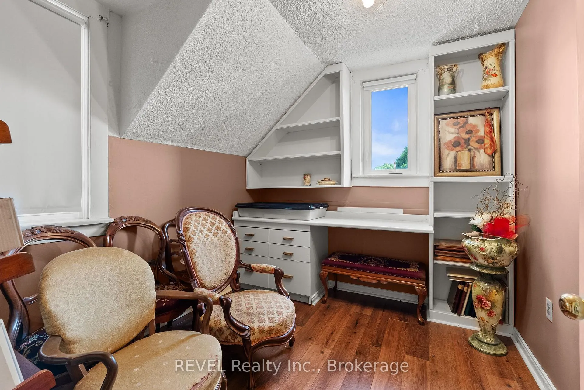 Photo 17 of 10111 Mcleod Road, Niagara Falls, Forestview — HOMEH