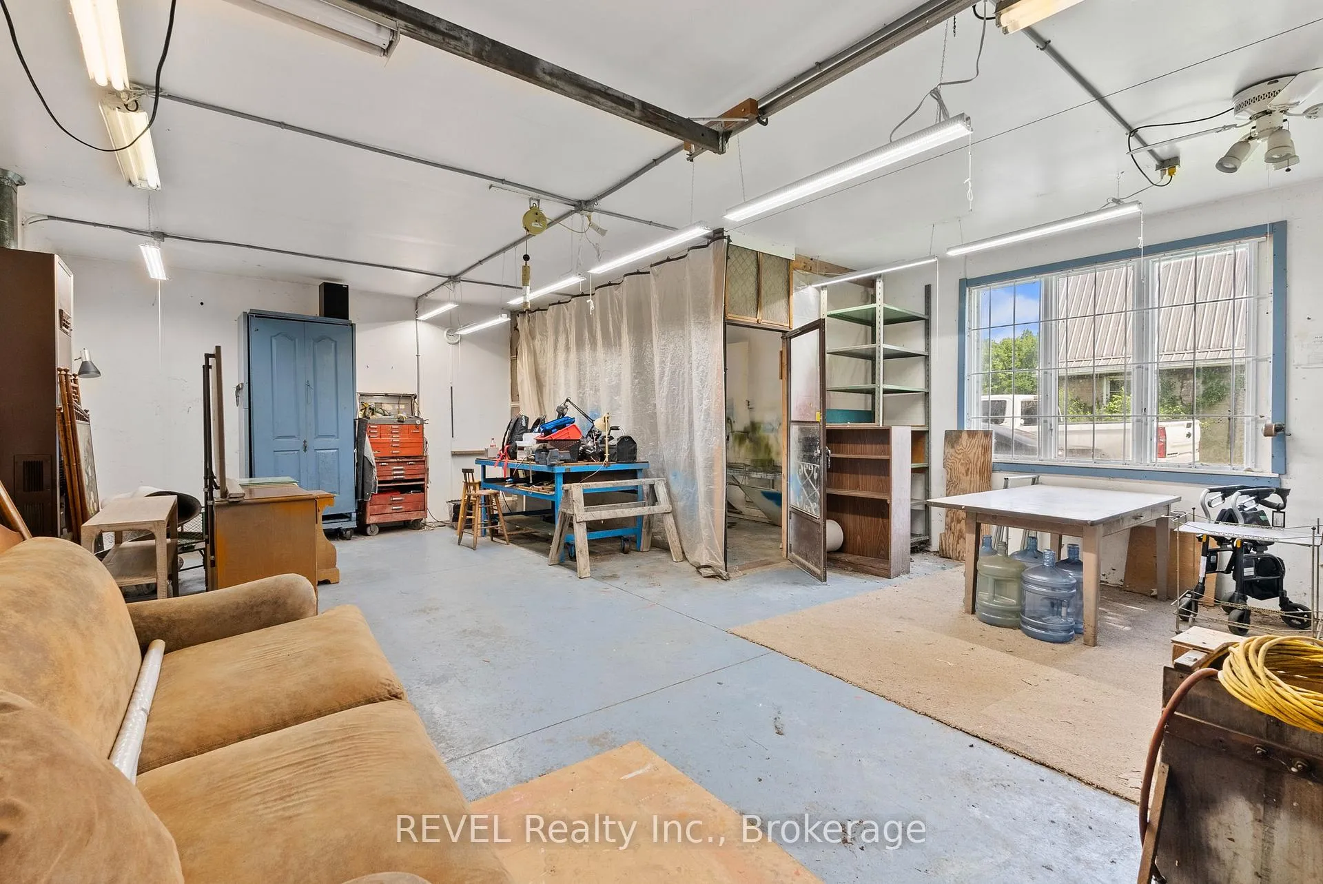 Photo 24 of 10111 Mcleod Road, Niagara Falls, Forestview — HOMEH