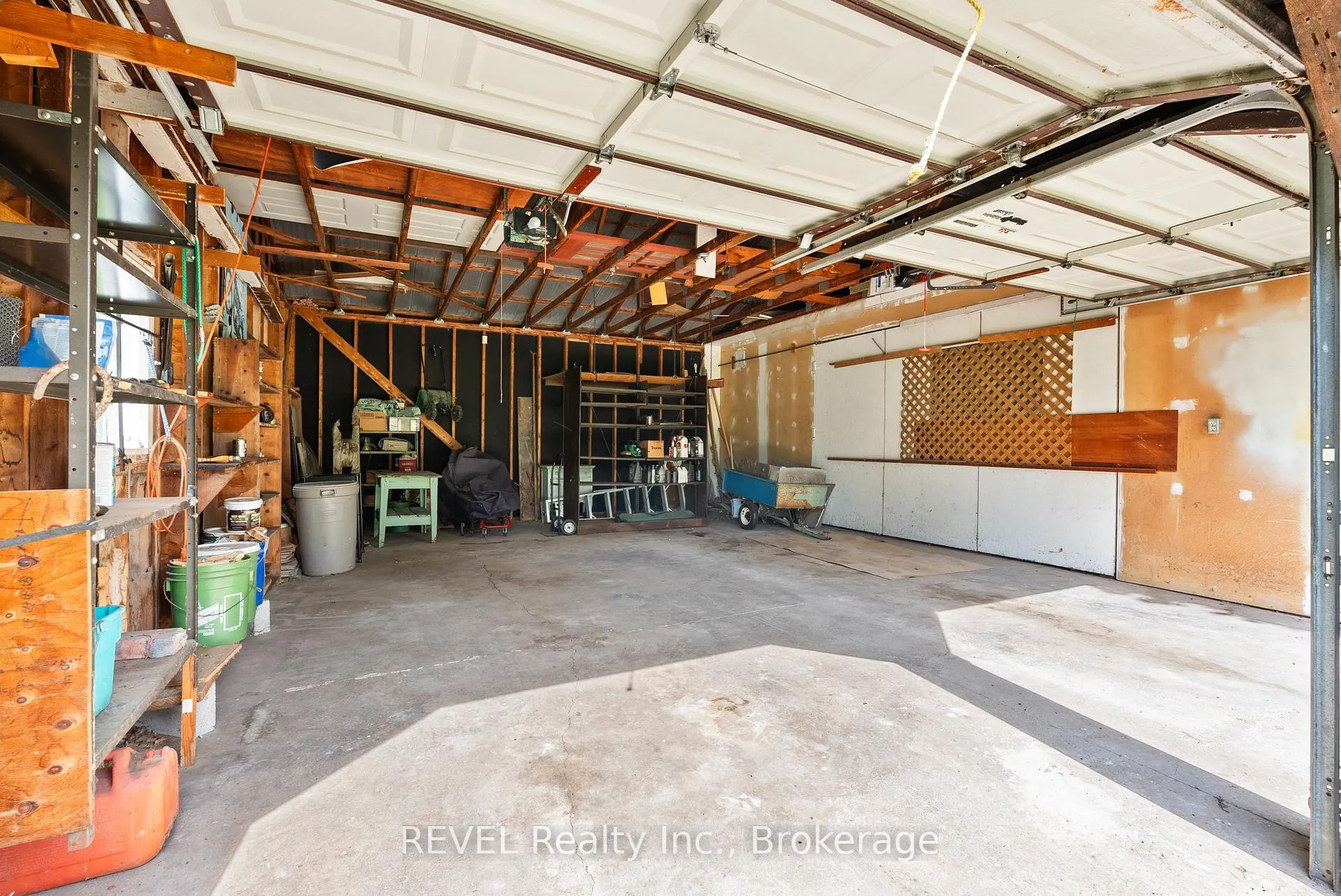 Photo 25 of 10111 Mcleod Road, Niagara Falls, Forestview — HOMEH