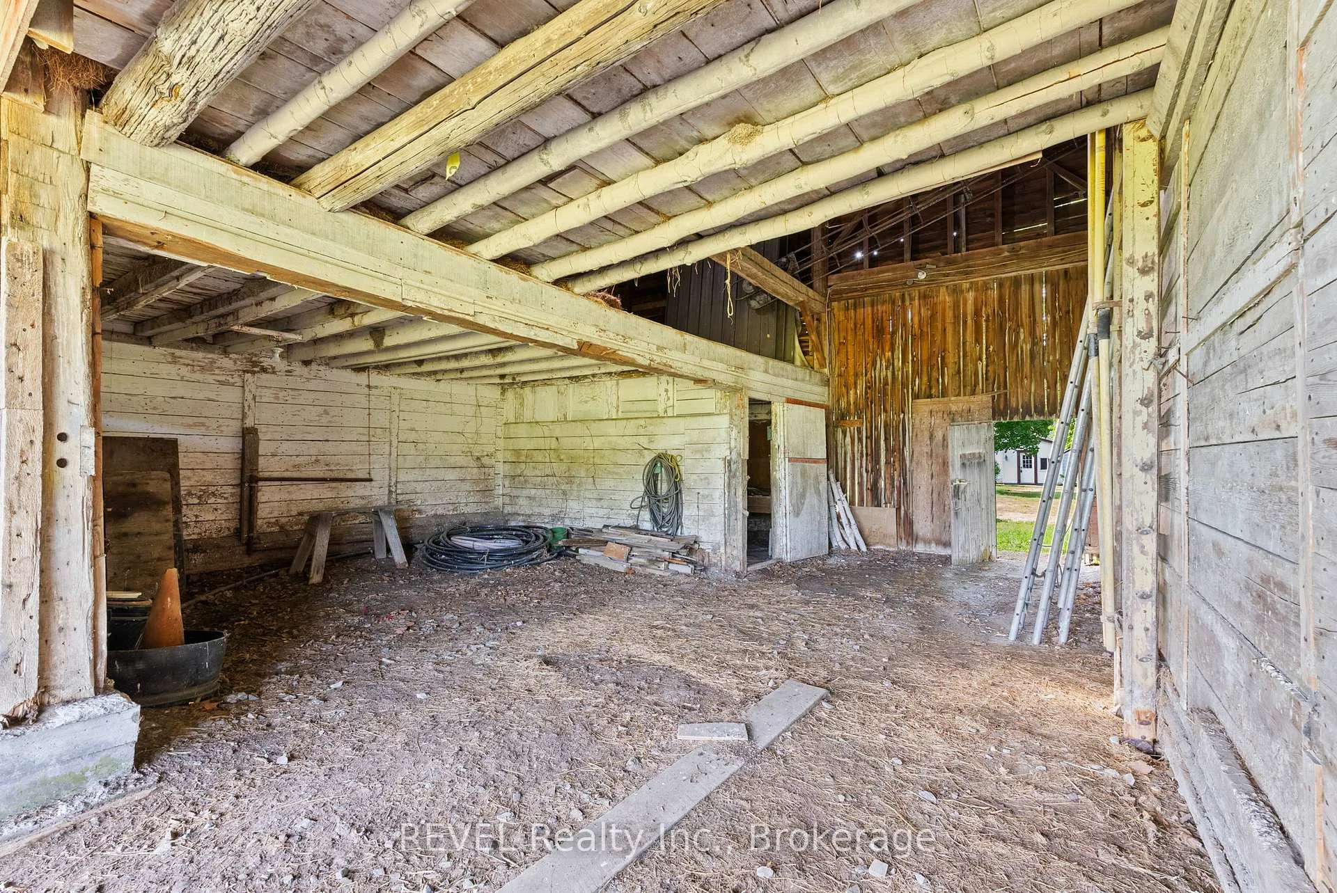 Photo 33 of 10111 Mcleod Road, Niagara Falls, Forestview — HOMEH