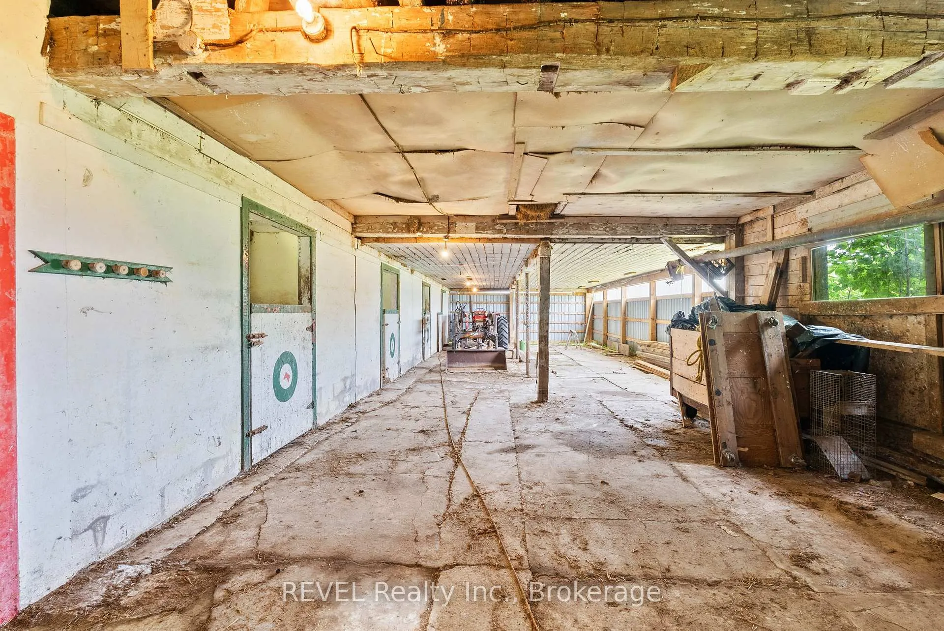 Photo 34 of 10111 Mcleod Road, Niagara Falls, Forestview — HOMEH