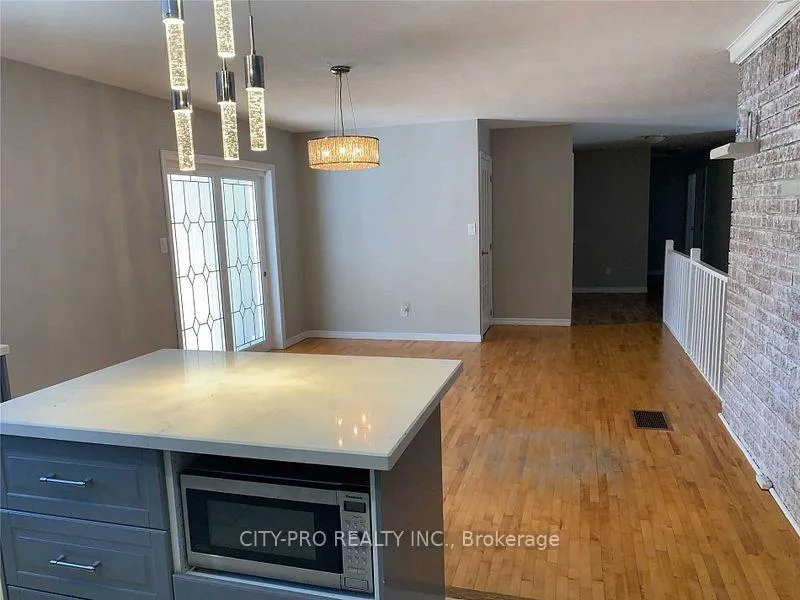 Photo 4 of Unit Main Floor, 513370 2nd Line, Amaranth, Rural Amaranth — HOMEH
