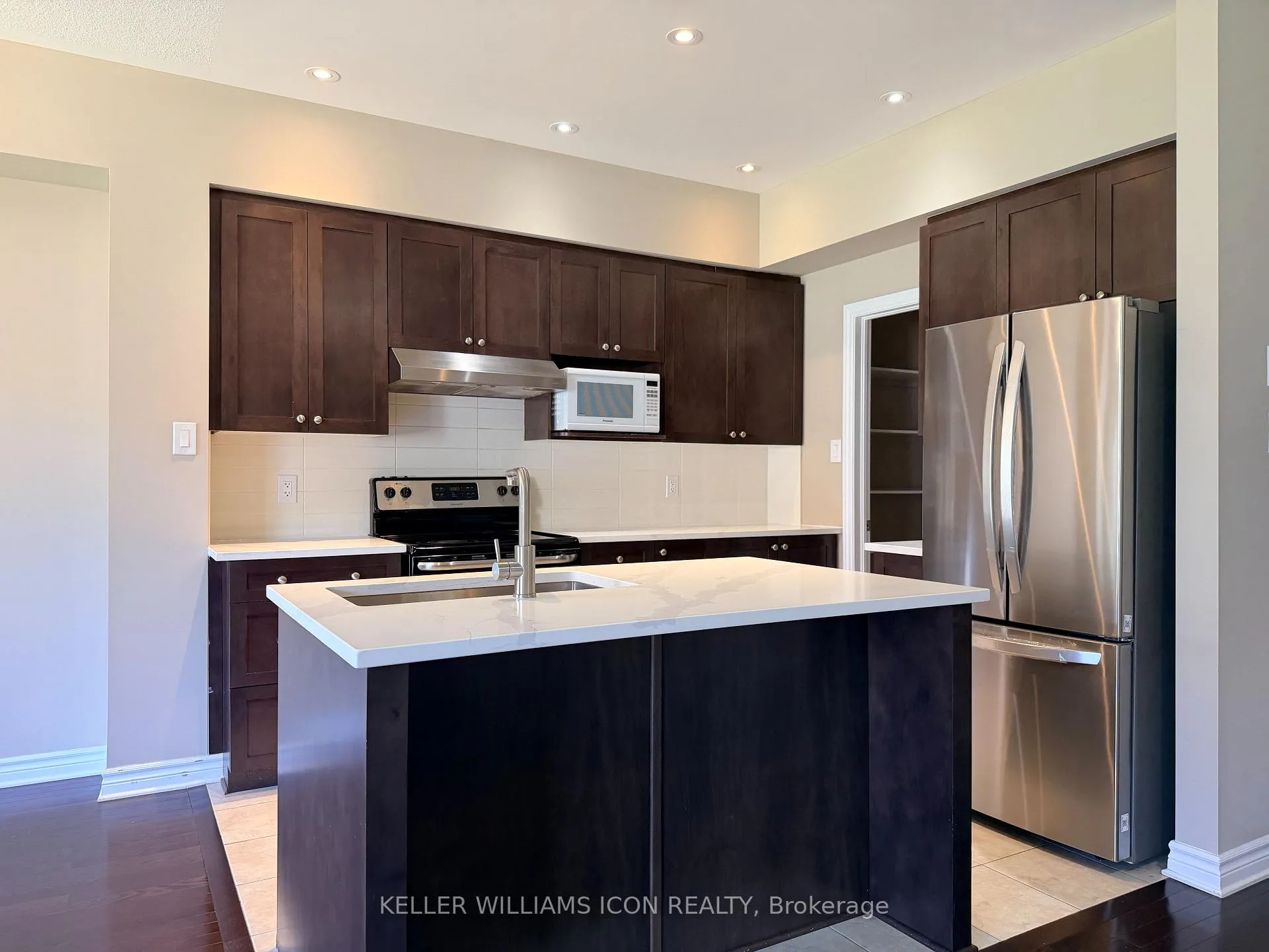 Photo 3 of 871 Fletcher Circle, Ottawa, Kanata - Kanata Lakes/Heritage Hills — HOMEH