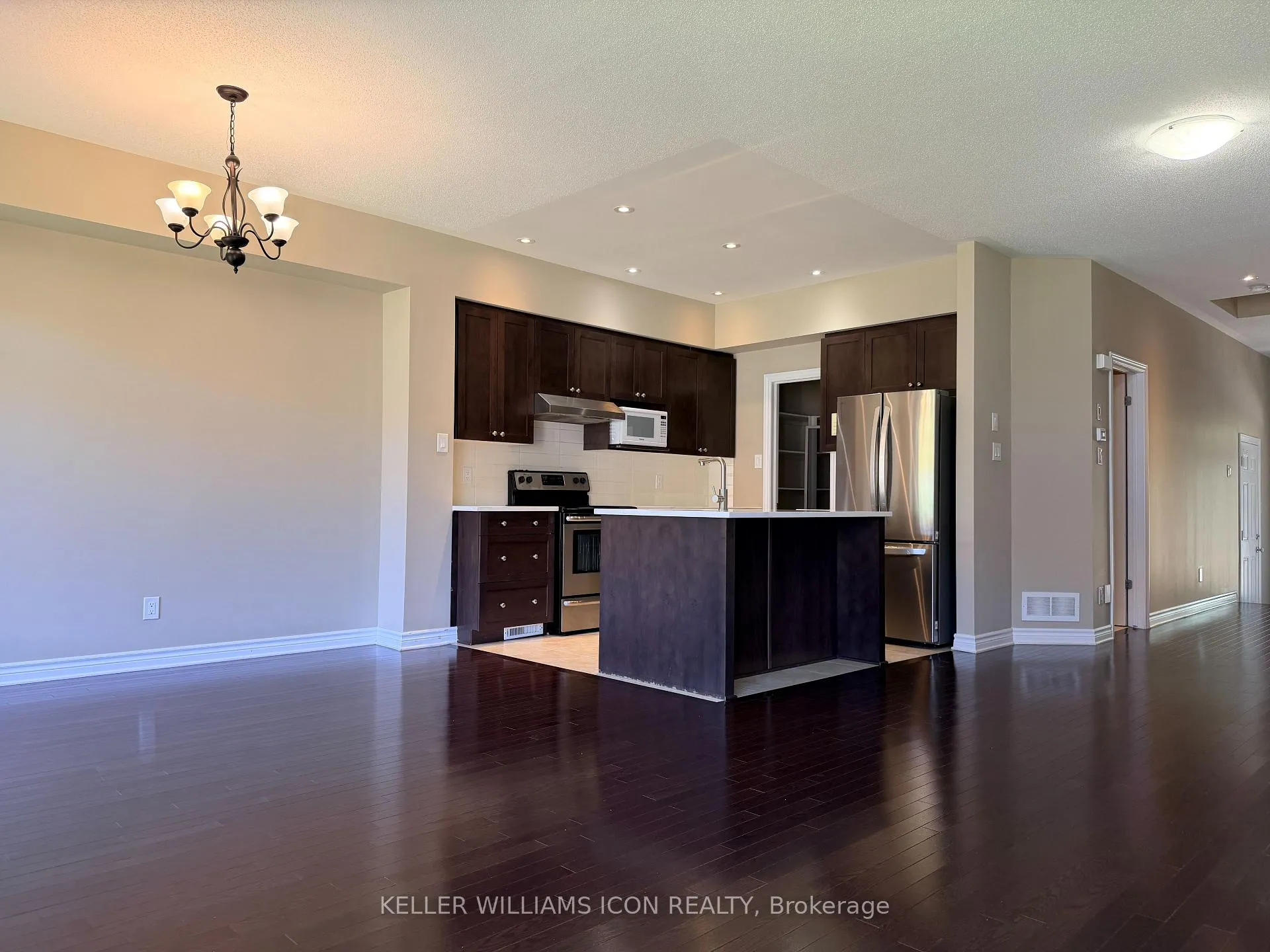 Photo 4 of 871 Fletcher Circle, Ottawa, Kanata - Kanata Lakes/Heritage Hills — HOMEH