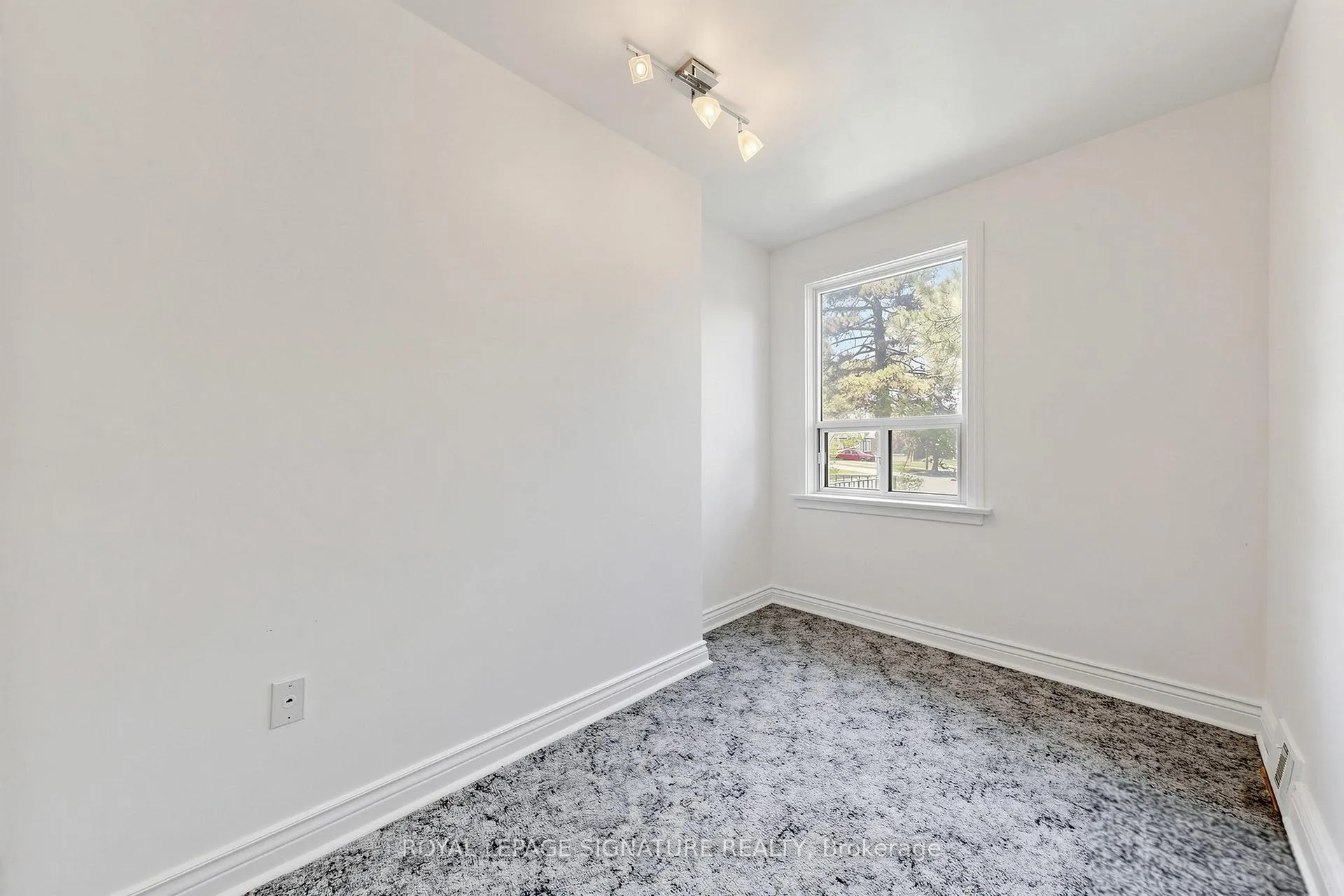 Photo 20 of 34 Lingarde Drive, Scarborough, Wexford-Maryvale — HOMEH