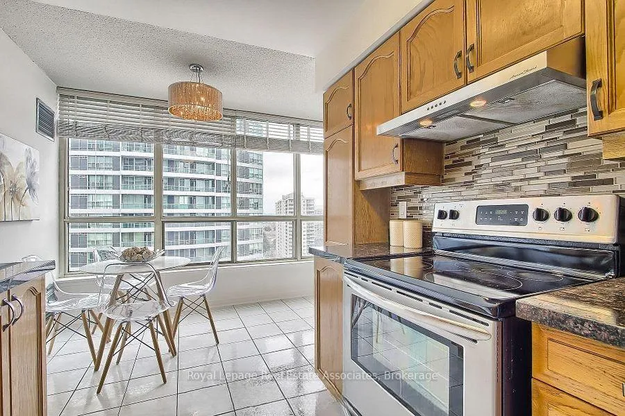 Photo 14 of Unit 511, 55 Elm Drive W, Mississauga, City Centre — HOMEH